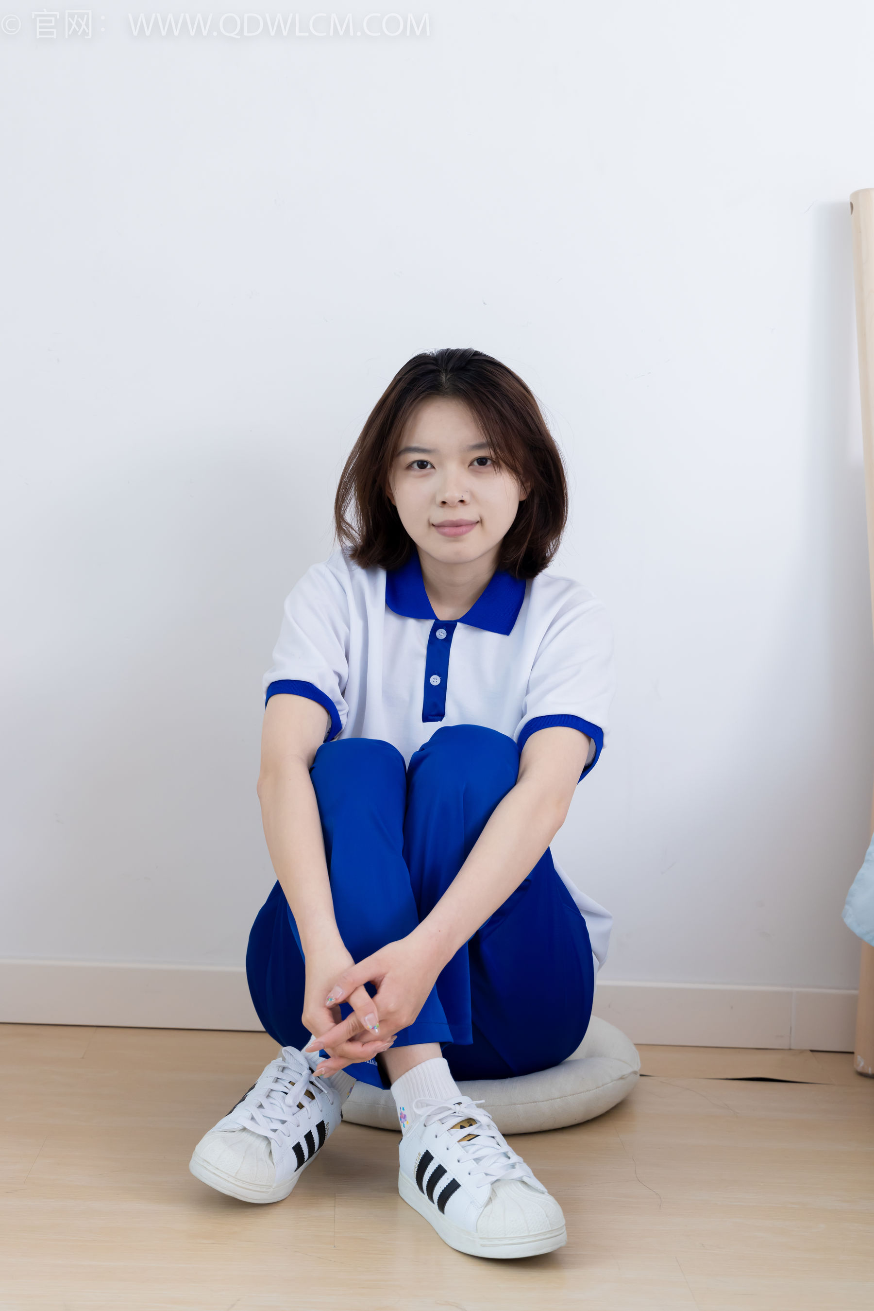 物恋传媒 No.2364 小悦 - 校服、板鞋、白棉袜、裸足/(150P)