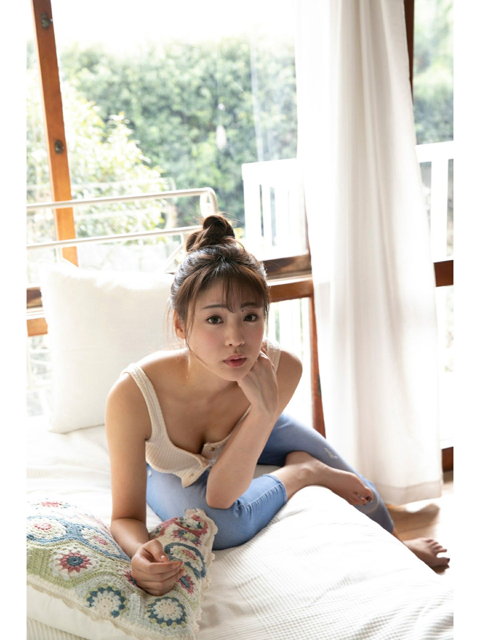 志田友美 - アイドルの魂は美脚に宿/(64P)