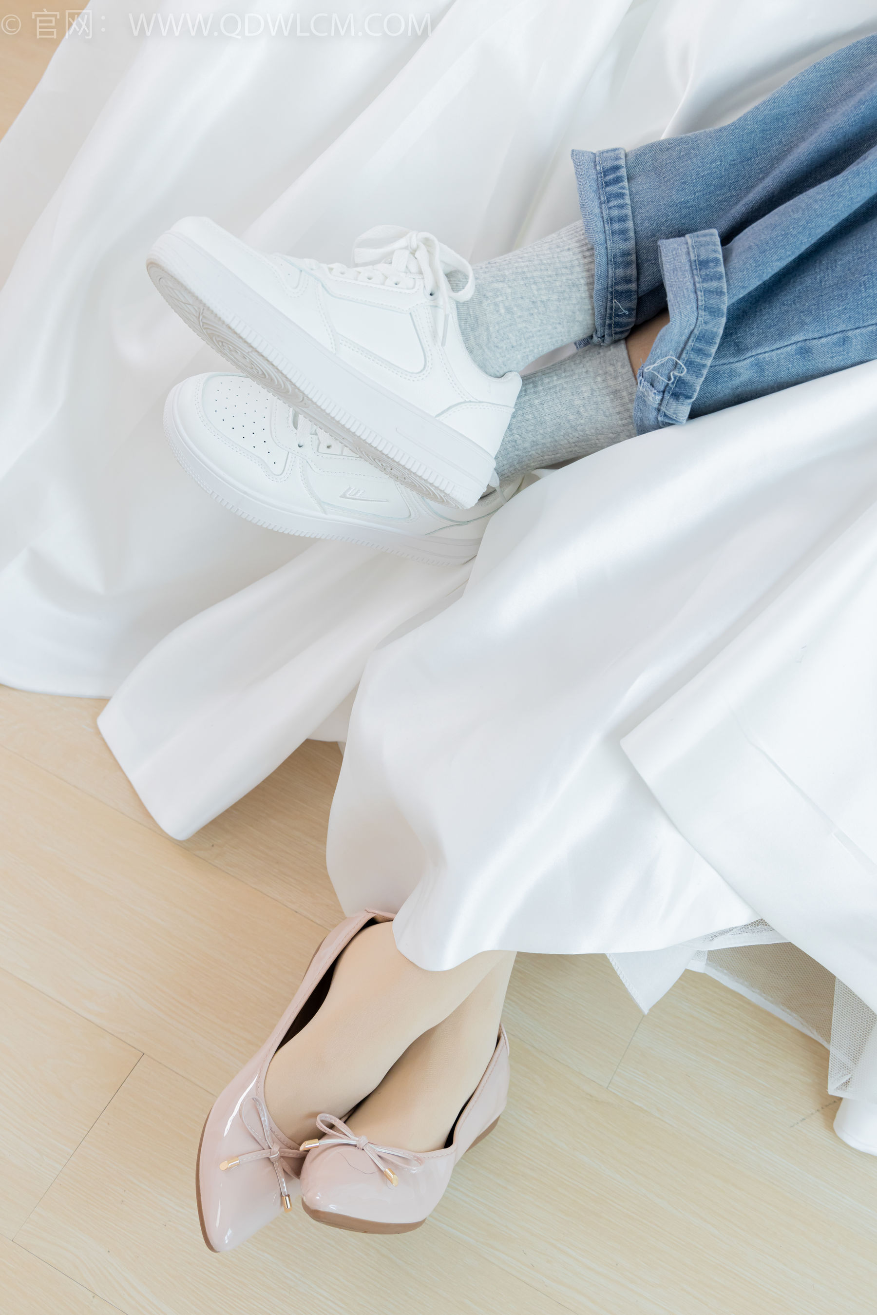 物恋传媒 No.2370 茯苓&欢欢 - 平底鞋、板鞋、厚肉丝、灰色棉袜、薄肉丝/(150P)