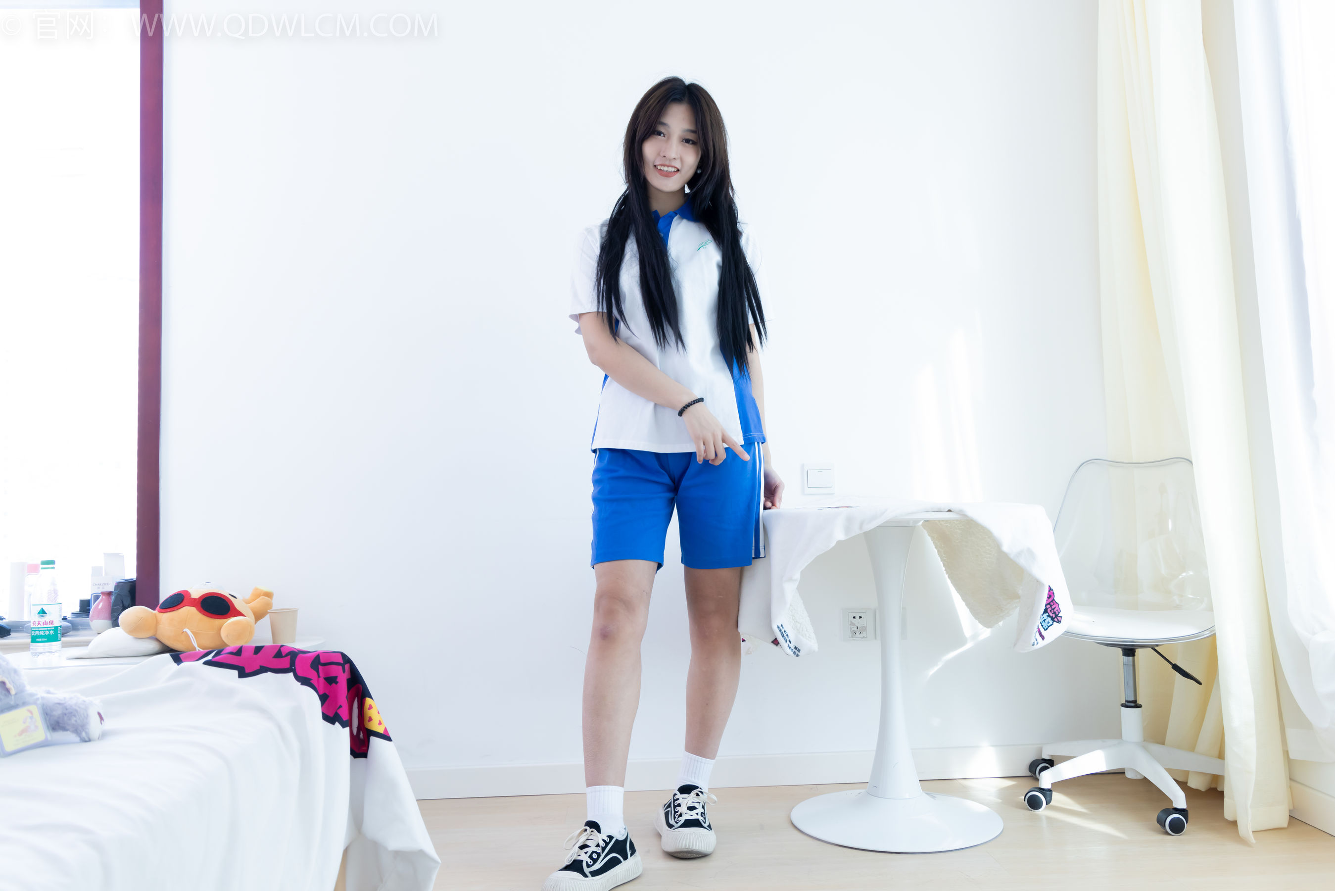 物恋传媒 No.2361 灰灰 - 校服、帆布鞋、白棉袜、裸足/(155P)