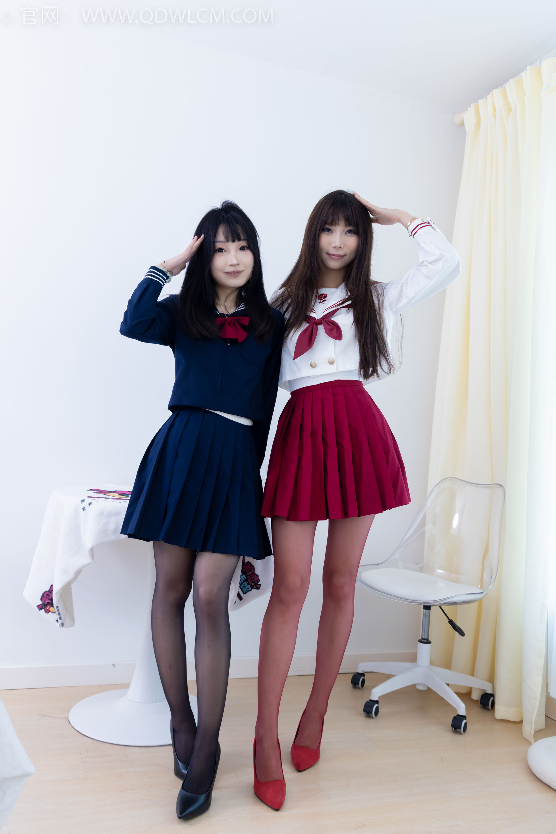 物恋传媒 No.2352 泡泡&嘟嘟 - 高跟鞋、油亮薄红丝、油亮薄黑丝、jk制服/(175P)