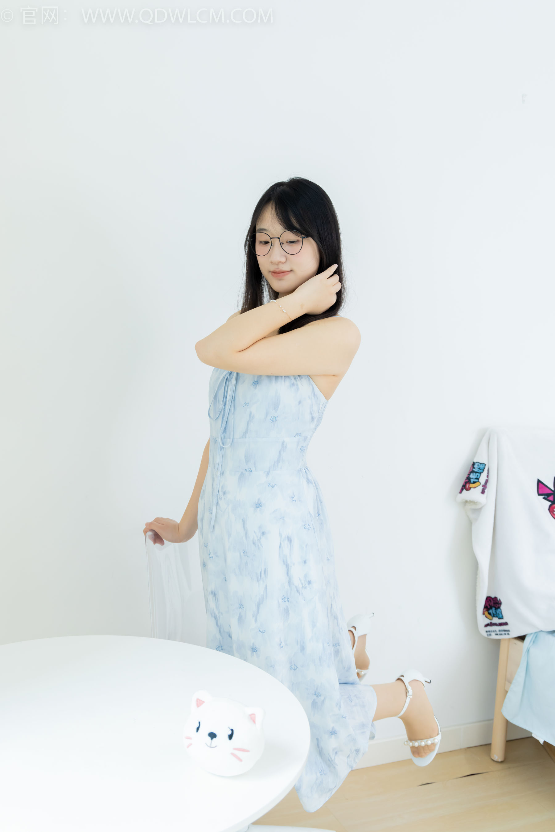 物恋传媒 No.2357 小椿 - 高跟凉鞋、肉丝/(150P)