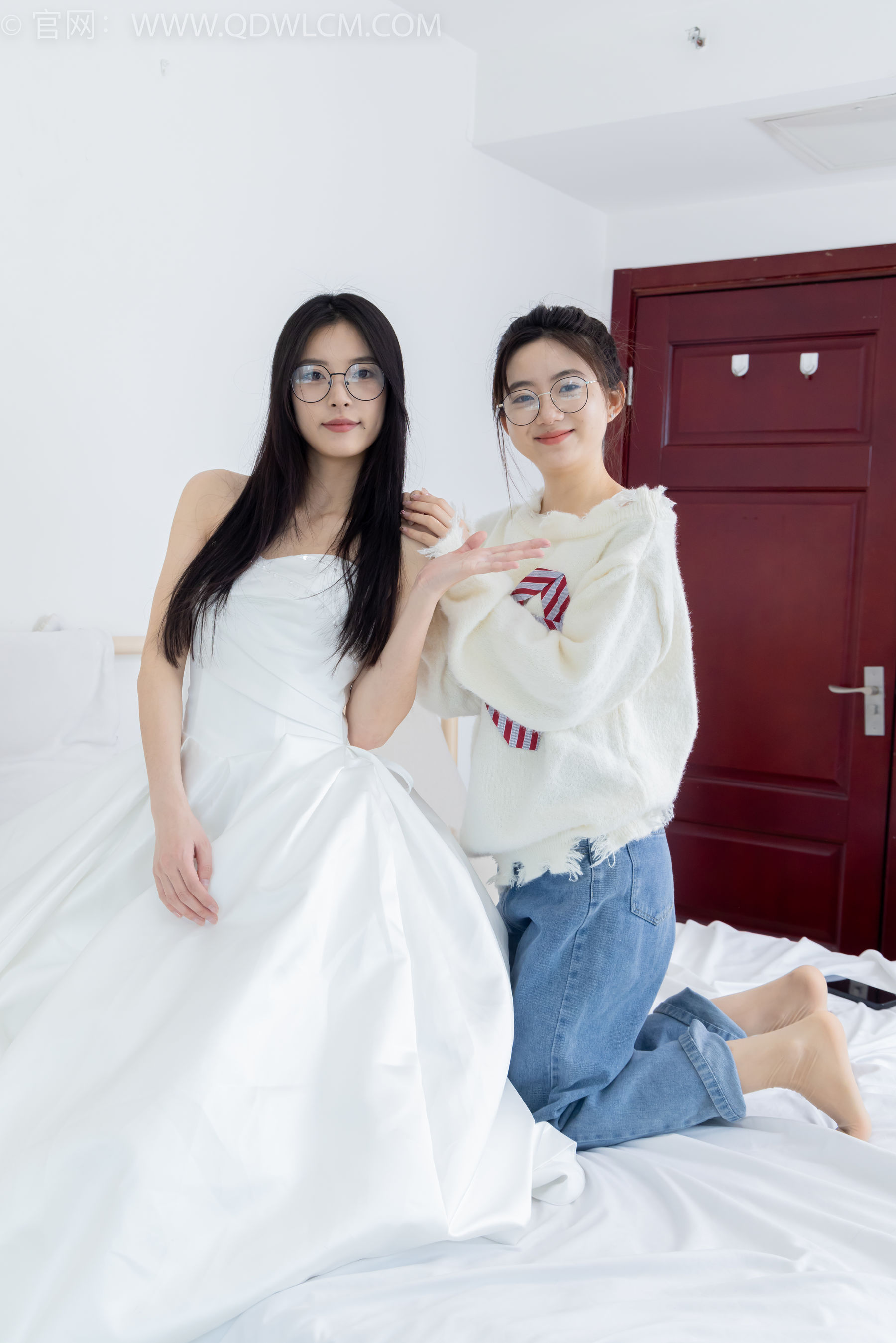 物恋传媒 No.2370 茯苓&欢欢 - 平底鞋、板鞋、厚肉丝、灰色棉袜、薄肉丝/(150P)