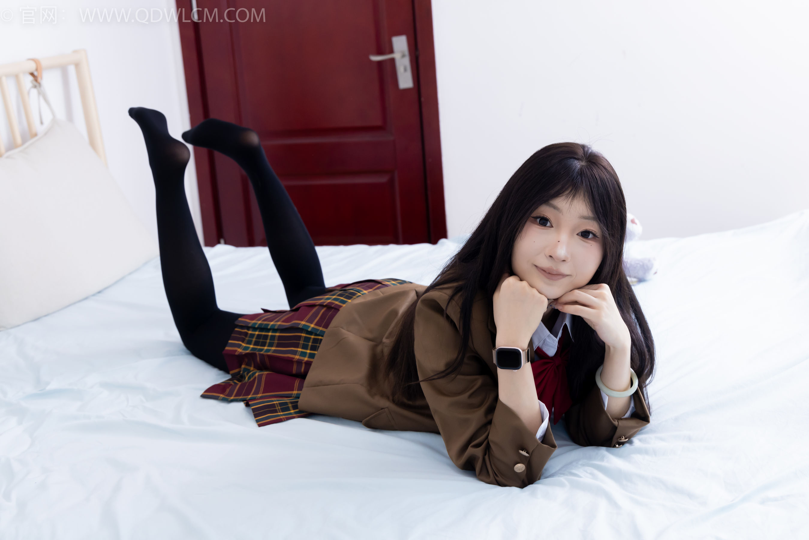 物恋传媒 No.2367 嘟嘟 - 皮鞋、厚黑丝、jk制服/(165P)