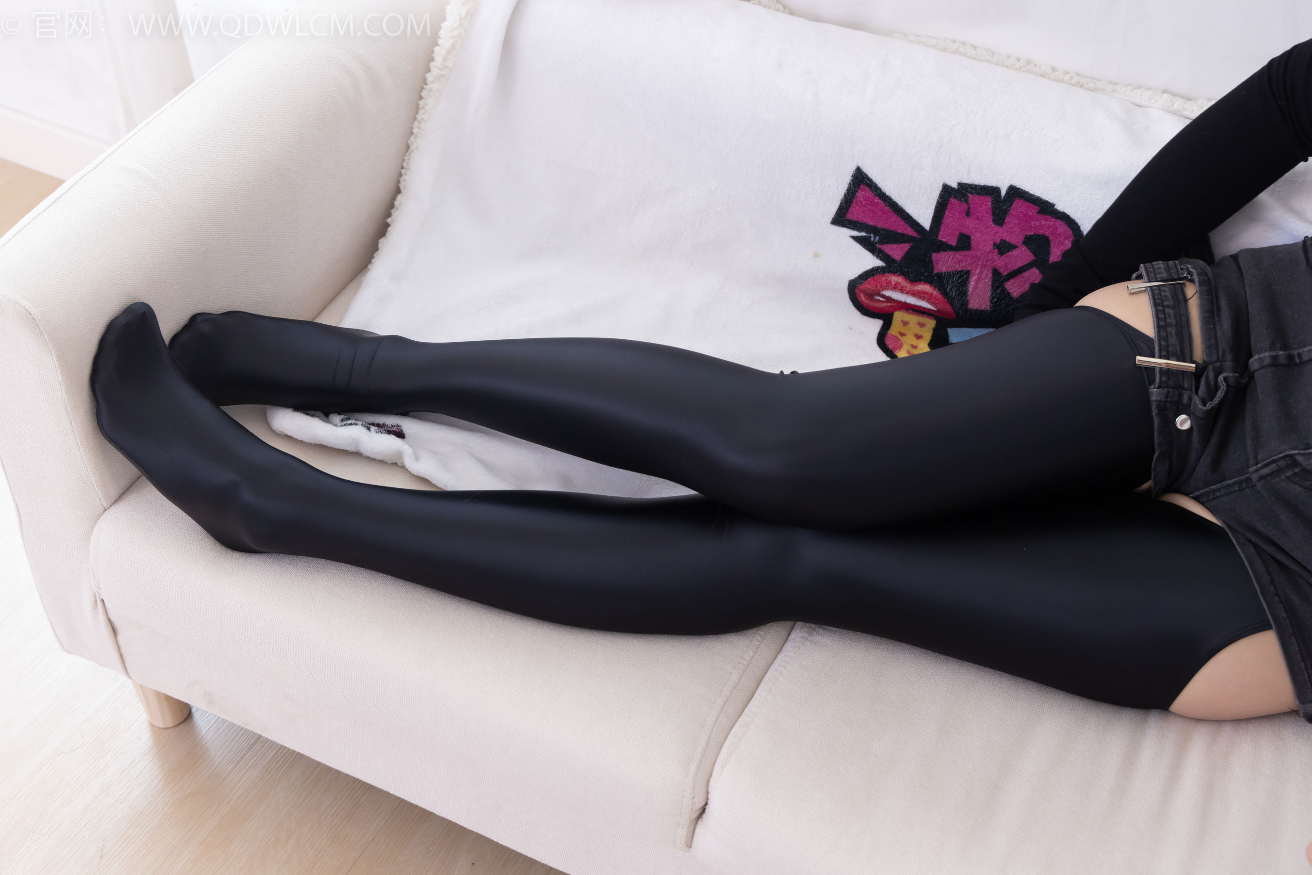 物恋传媒 No.2351 岚岚 - 高跟鞋、油亮厚黑丝吊带袜、昏睡剧情/(157P)