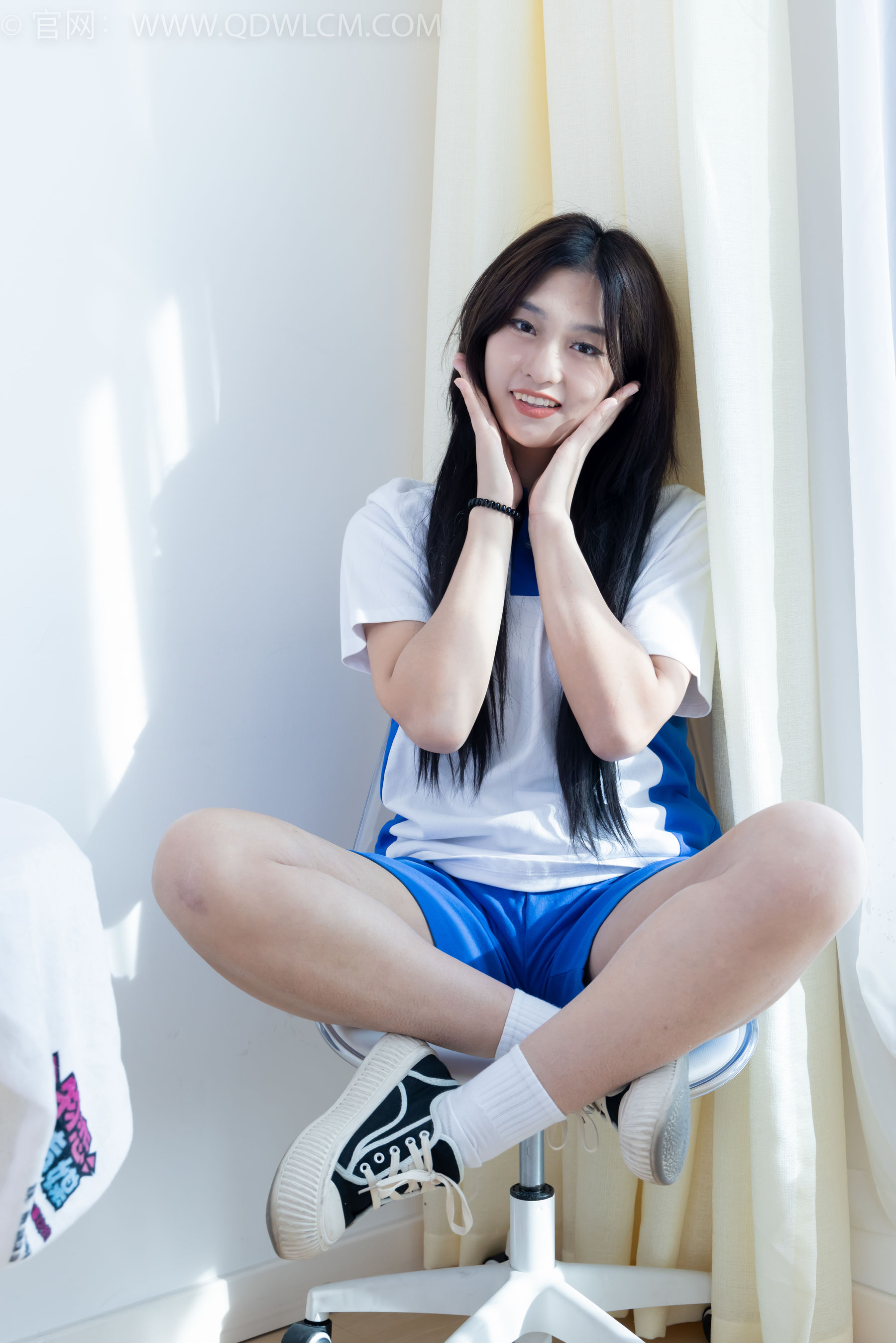 物恋传媒 No.2361 灰灰 - 校服、帆布鞋、白棉袜、裸足/(155P)