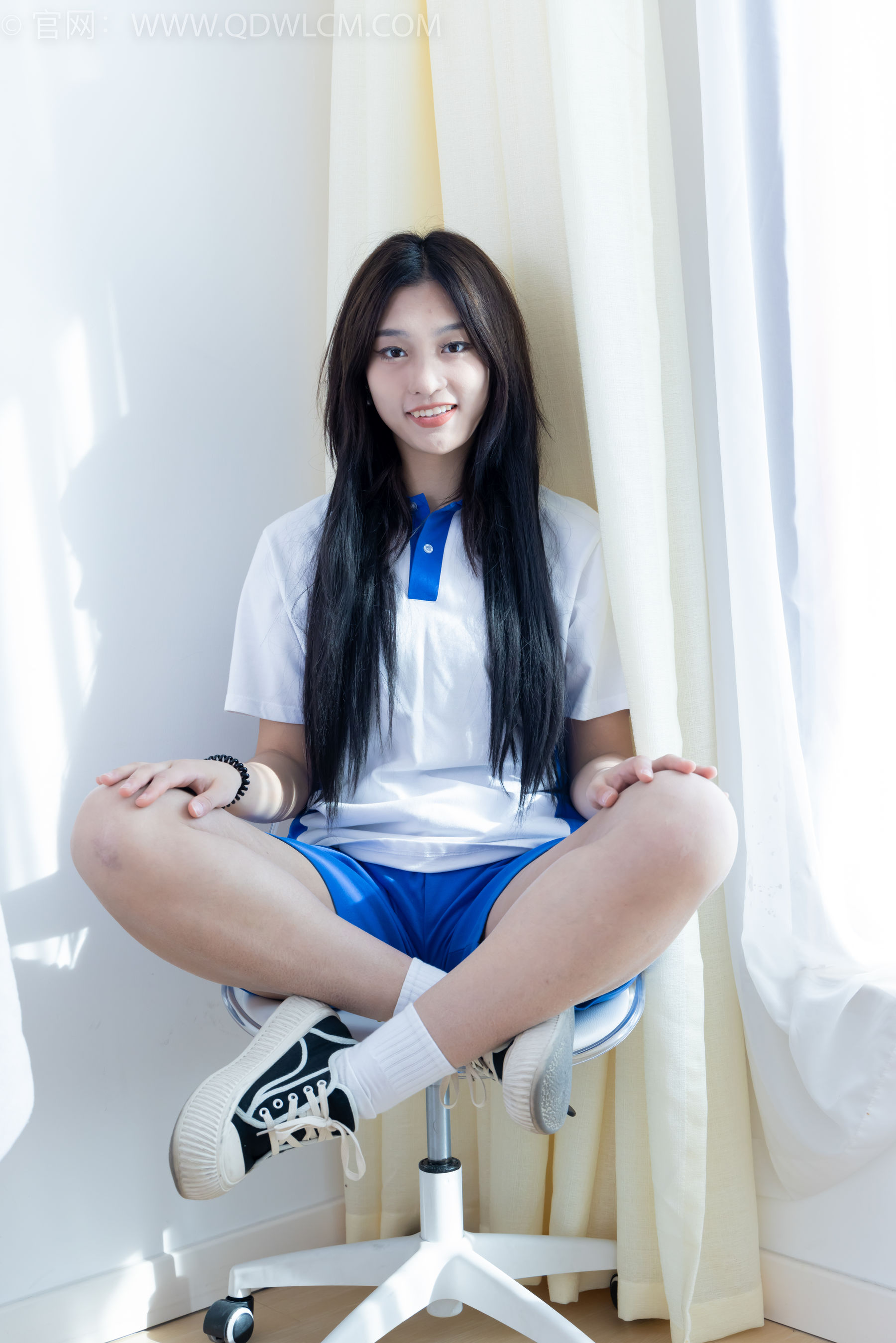 物恋传媒 No.2361 灰灰 - 校服、帆布鞋、白棉袜、裸足/(155P)