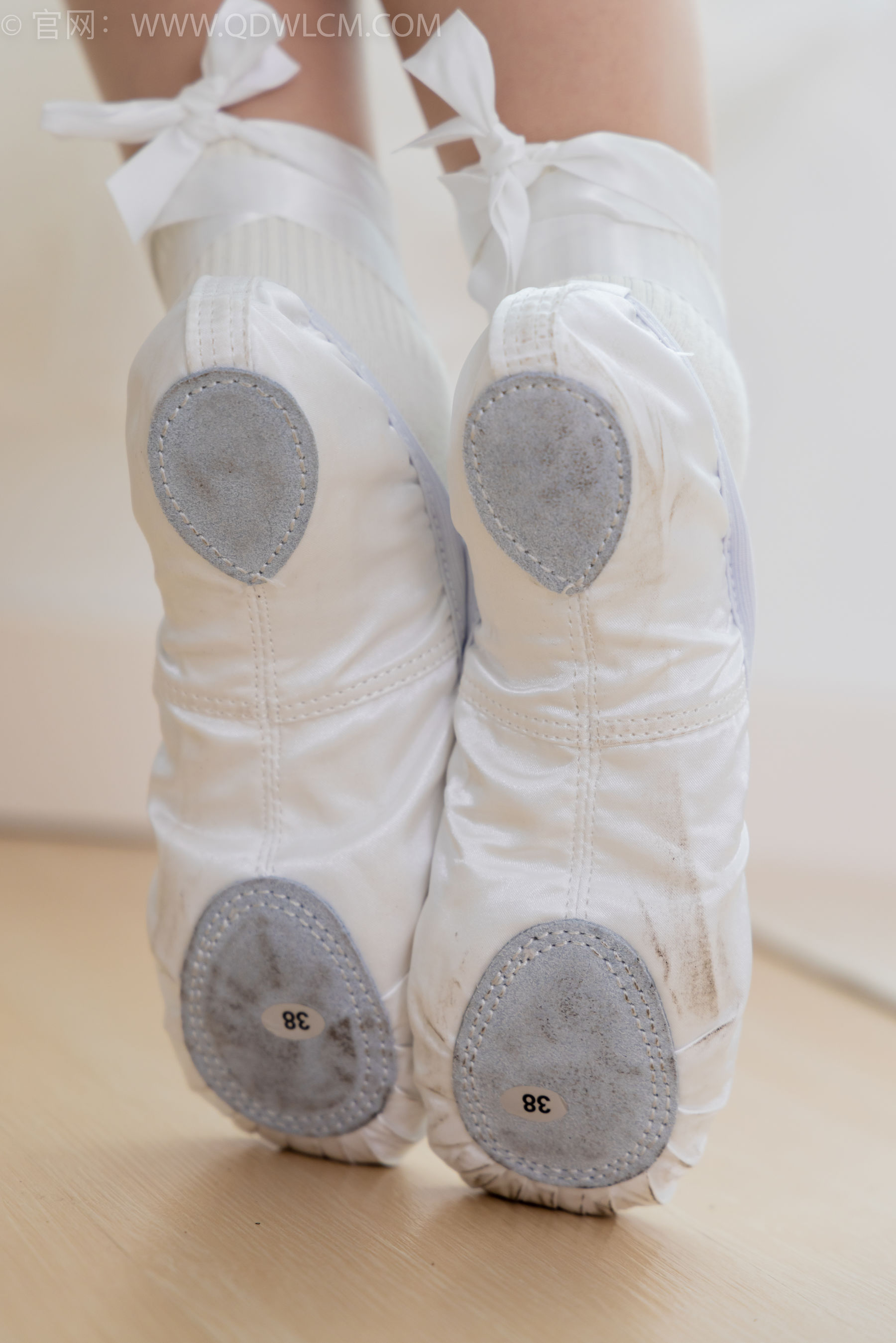 物恋传媒 No.2358 闪闪 - 舞蹈服、舞蹈鞋、白棉袜、厚白丝、厚灰丝、薄肉丝/(150P)