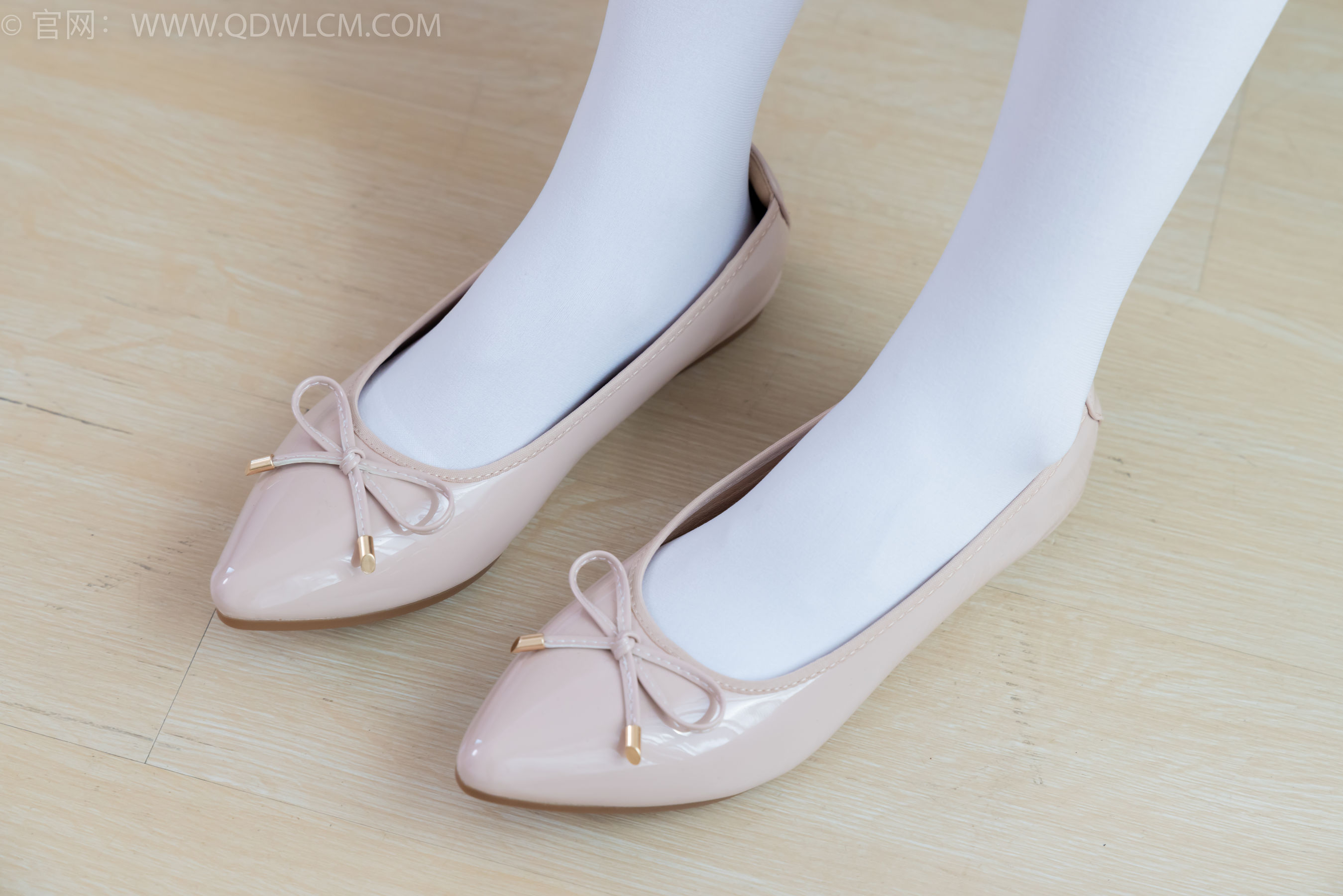 物恋传媒 No.2359 恬恬 - 女仆装、平底鞋、厚白丝、老头乐挠脚剧情/(155P)