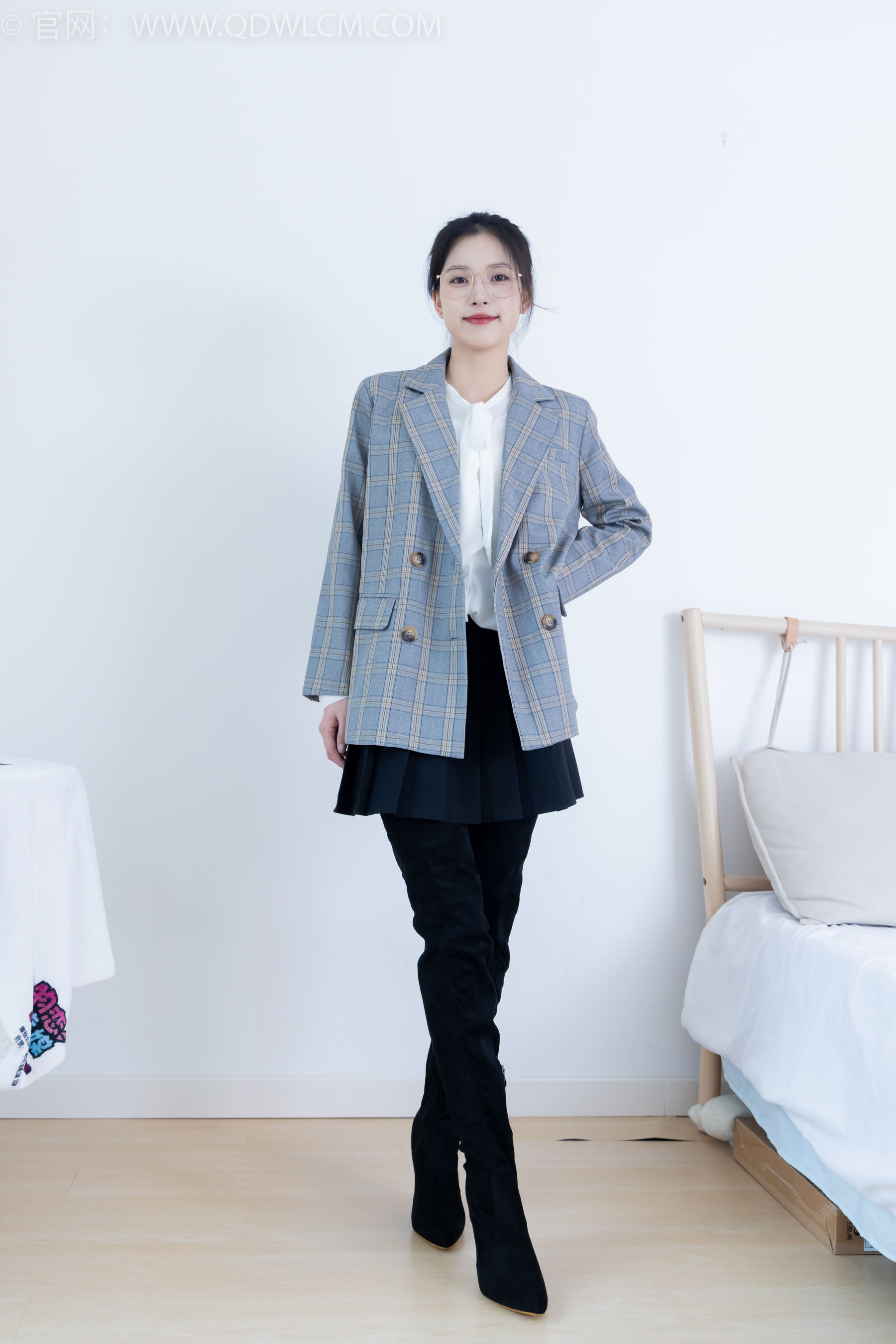 物恋传媒 No.2349 茯苓 - 高跟长靴、高跟凉鞋、厚肉丝、薄黑丝/(175P)