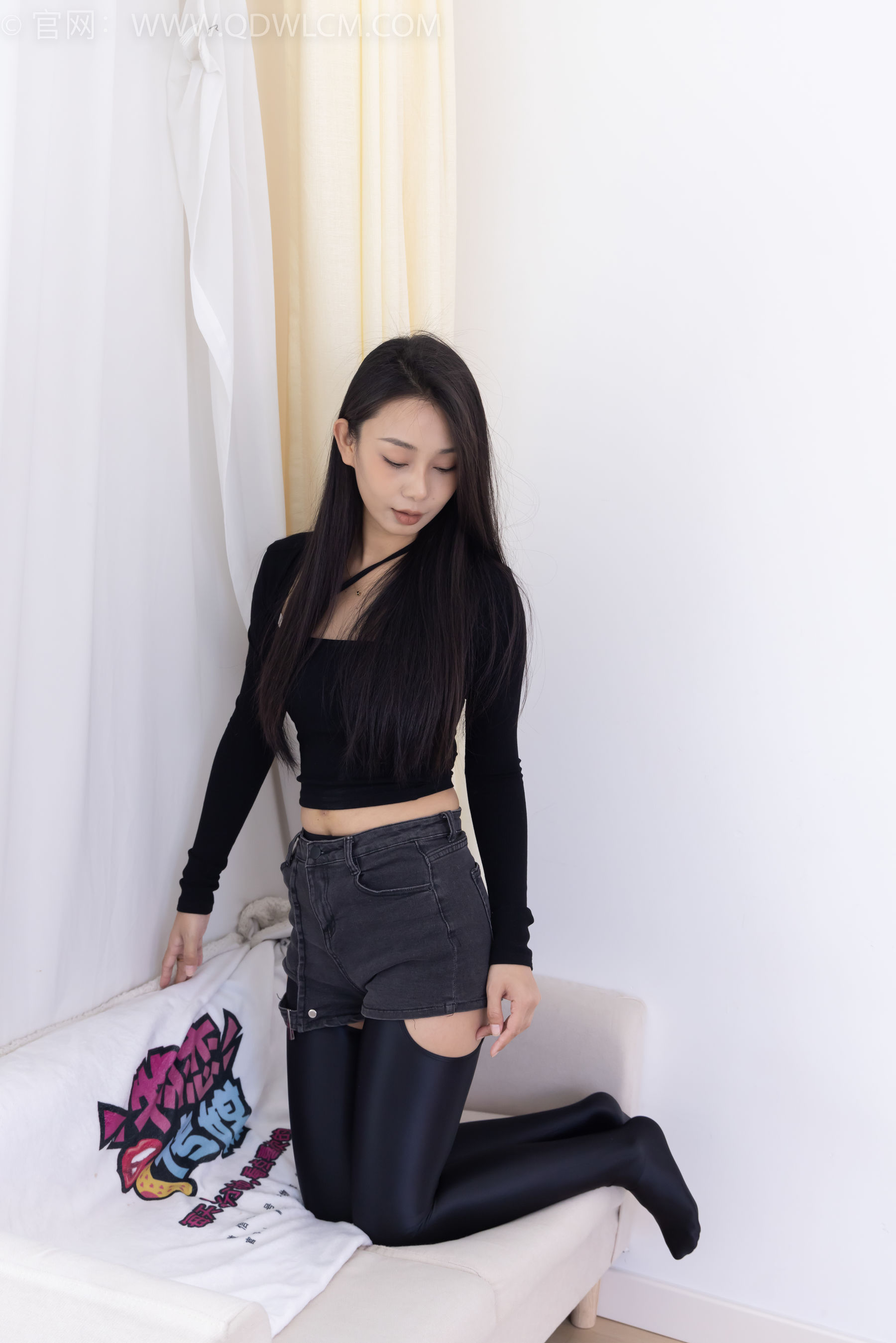 物恋传媒 No.2351 岚岚 - 高跟鞋、油亮厚黑丝吊带袜、昏睡剧情/(157P)