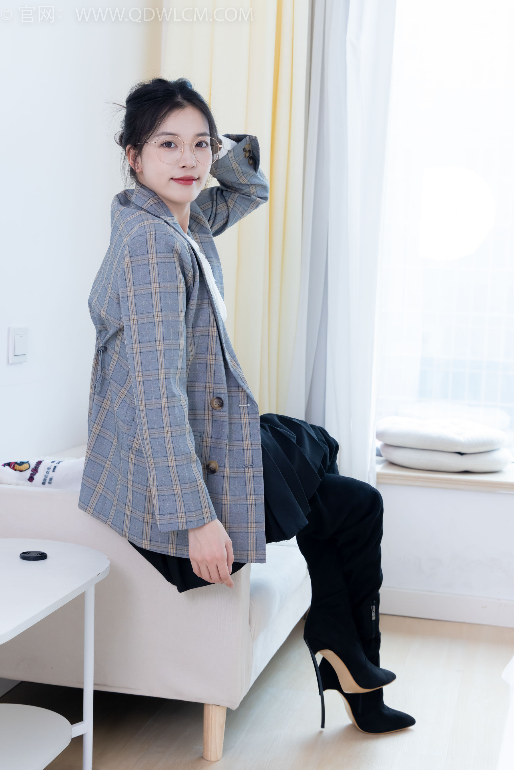 物恋传媒 No.2349 茯苓 - 高跟长靴、高跟凉鞋、厚肉丝、薄黑丝/(175P)