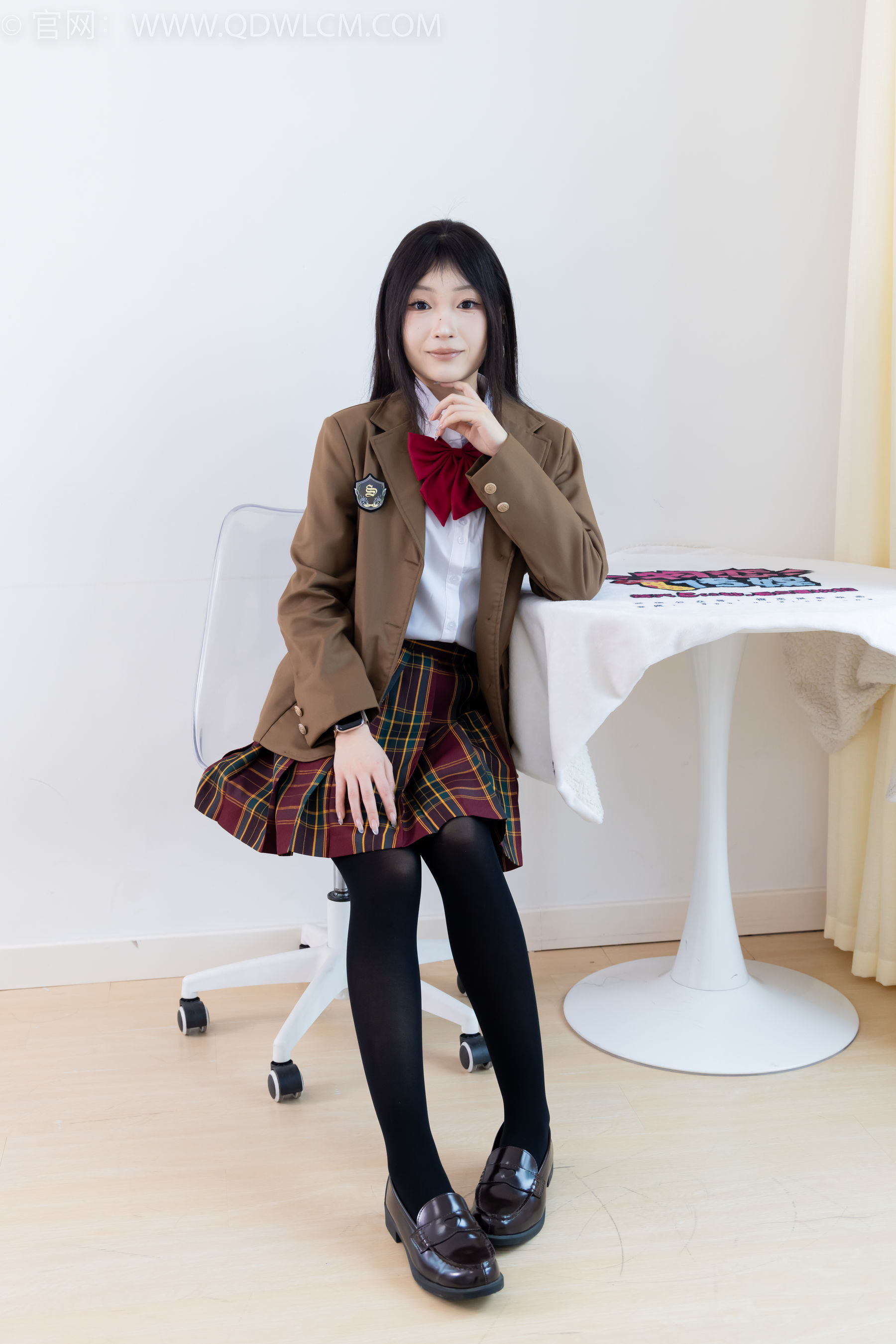 物恋传媒 No.2367 嘟嘟 - 皮鞋、厚黑丝、jk制服/(165P)