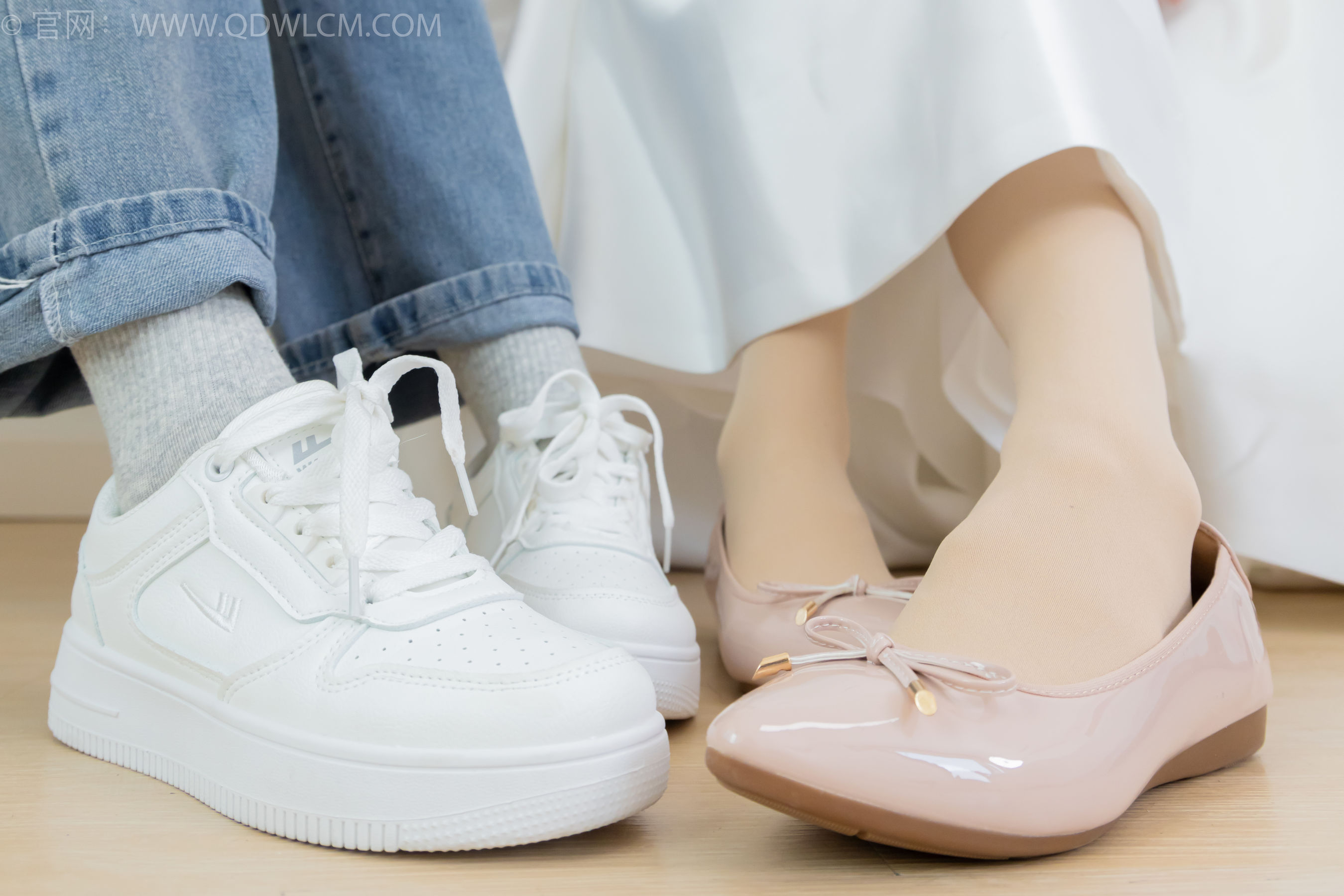 物恋传媒 No.2370 茯苓&欢欢 - 平底鞋、板鞋、厚肉丝、灰色棉袜、薄肉丝/(150P)