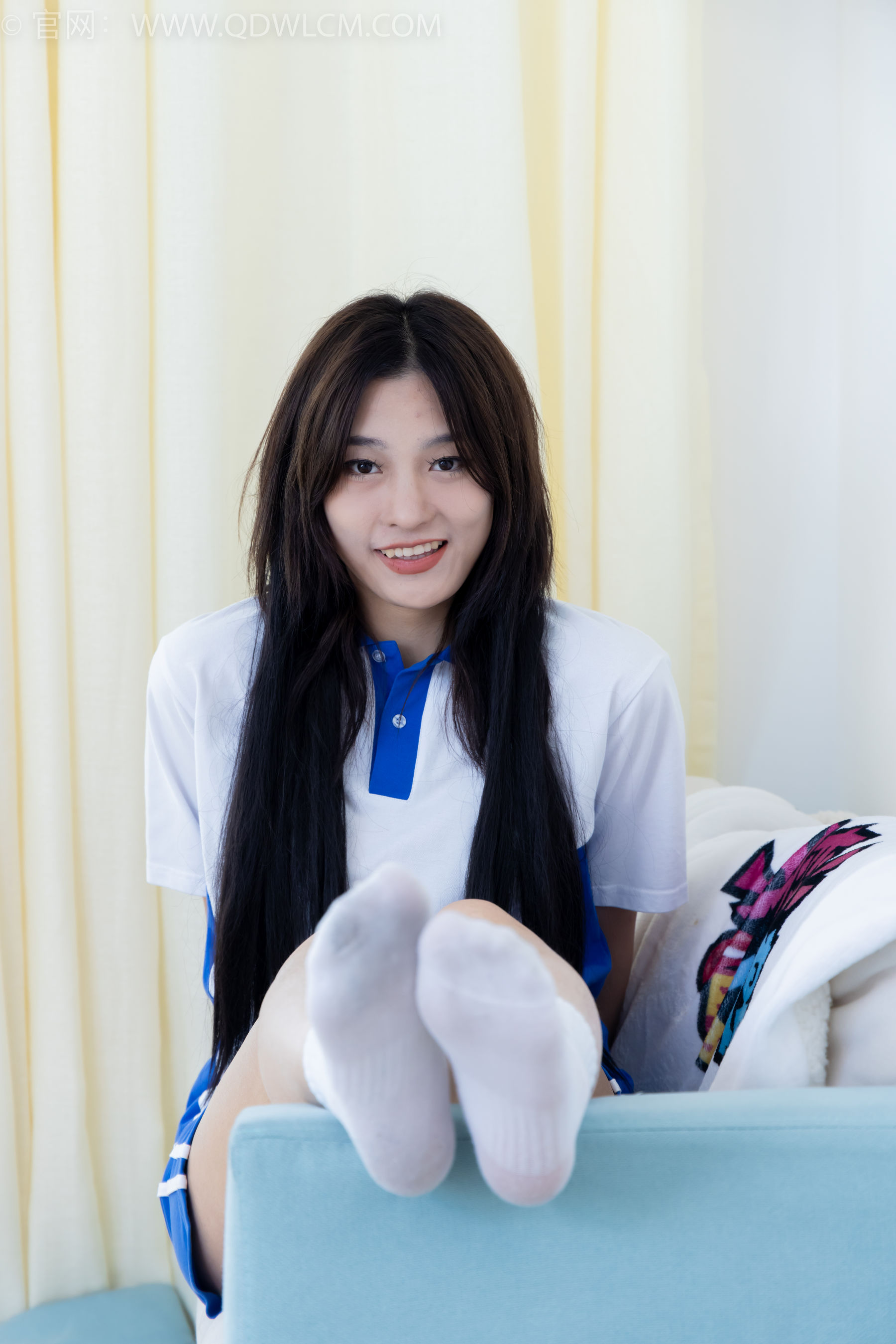 物恋传媒 No.2361 灰灰 - 校服、帆布鞋、白棉袜、裸足/(155P)