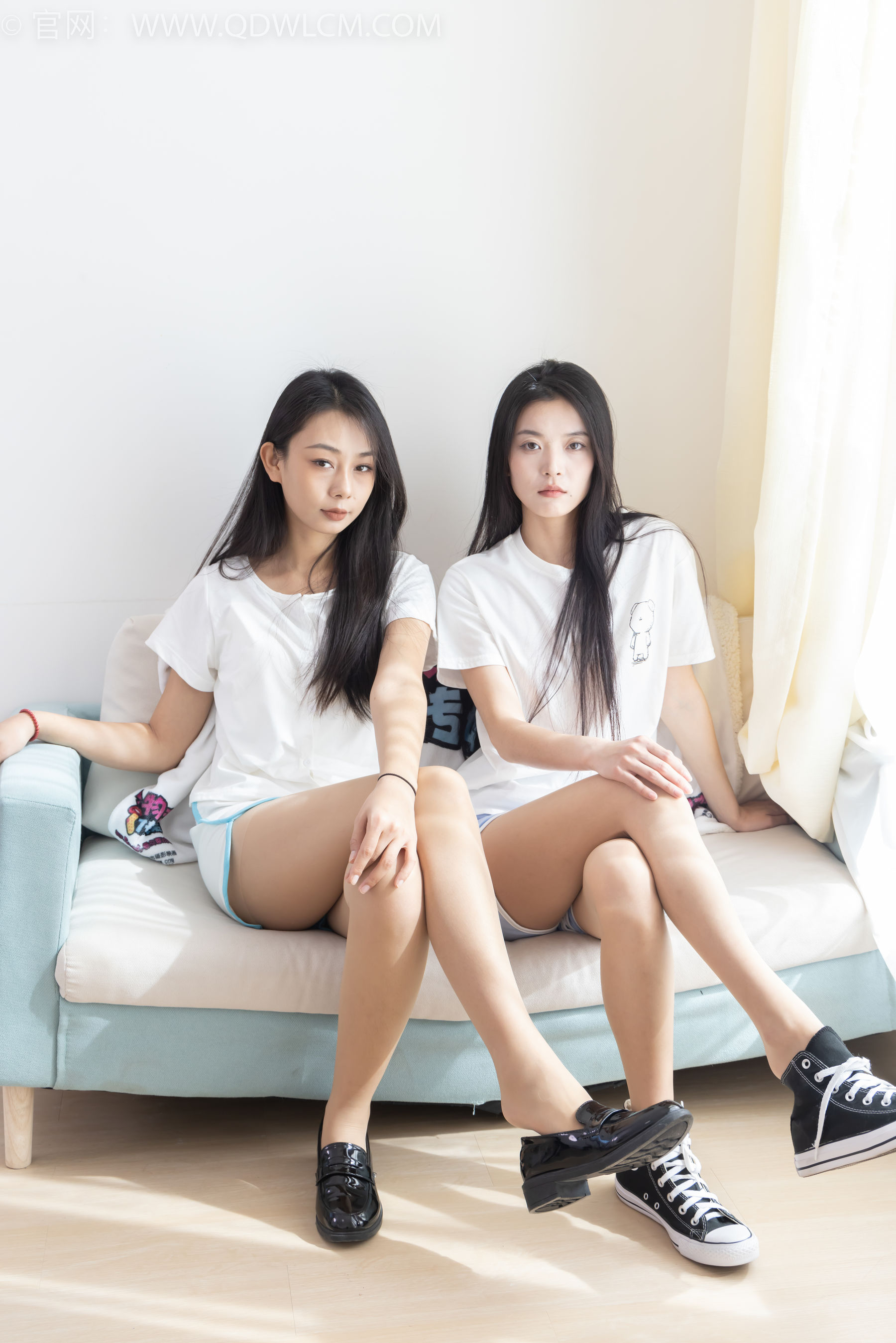 物恋传媒 No.2362 岚岚&茯苓 - 帆布鞋、皮鞋、互相挠脚心剧情/(180P)