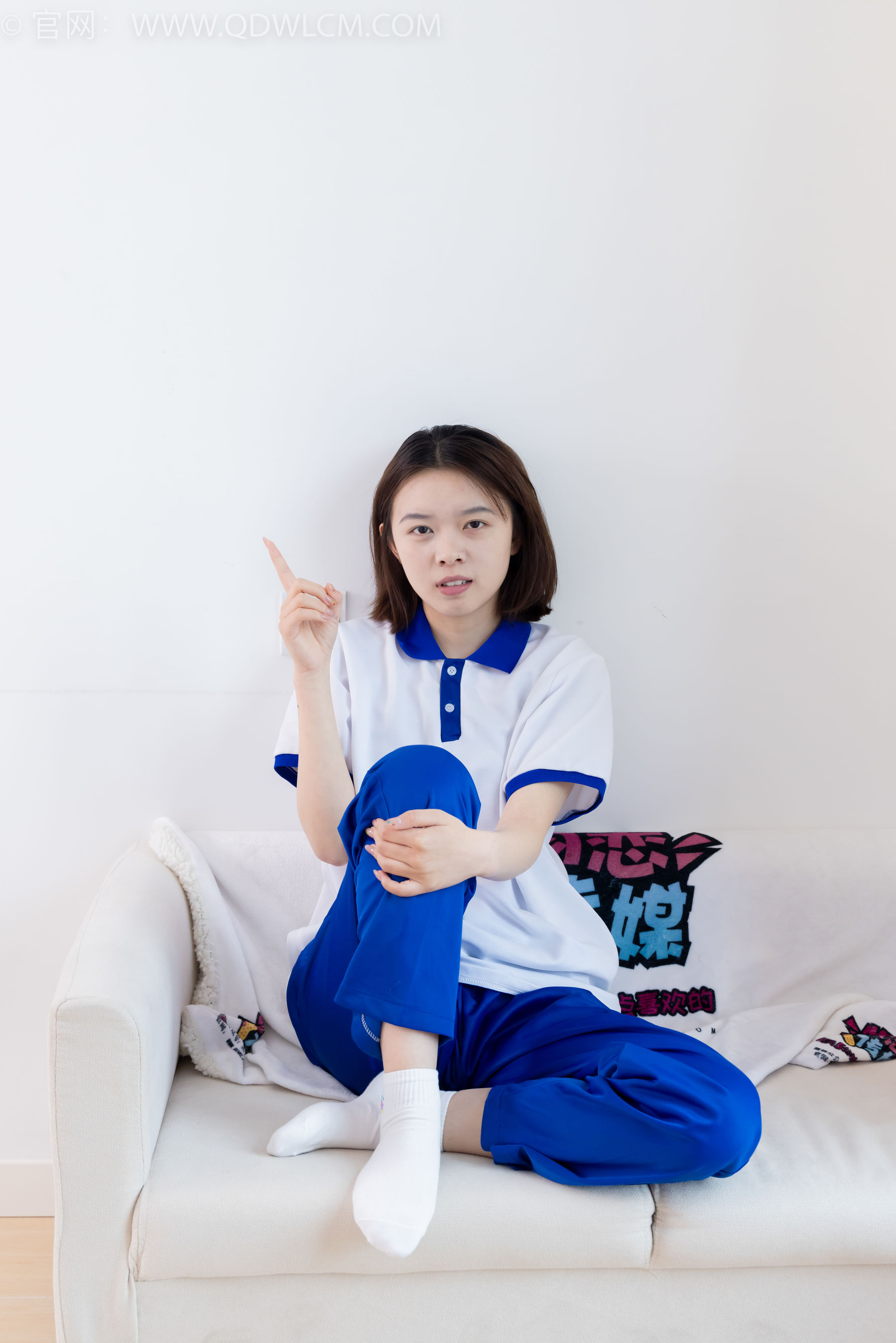 物恋传媒 No.2364 小悦 - 校服、板鞋、白棉袜、裸足/(150P)