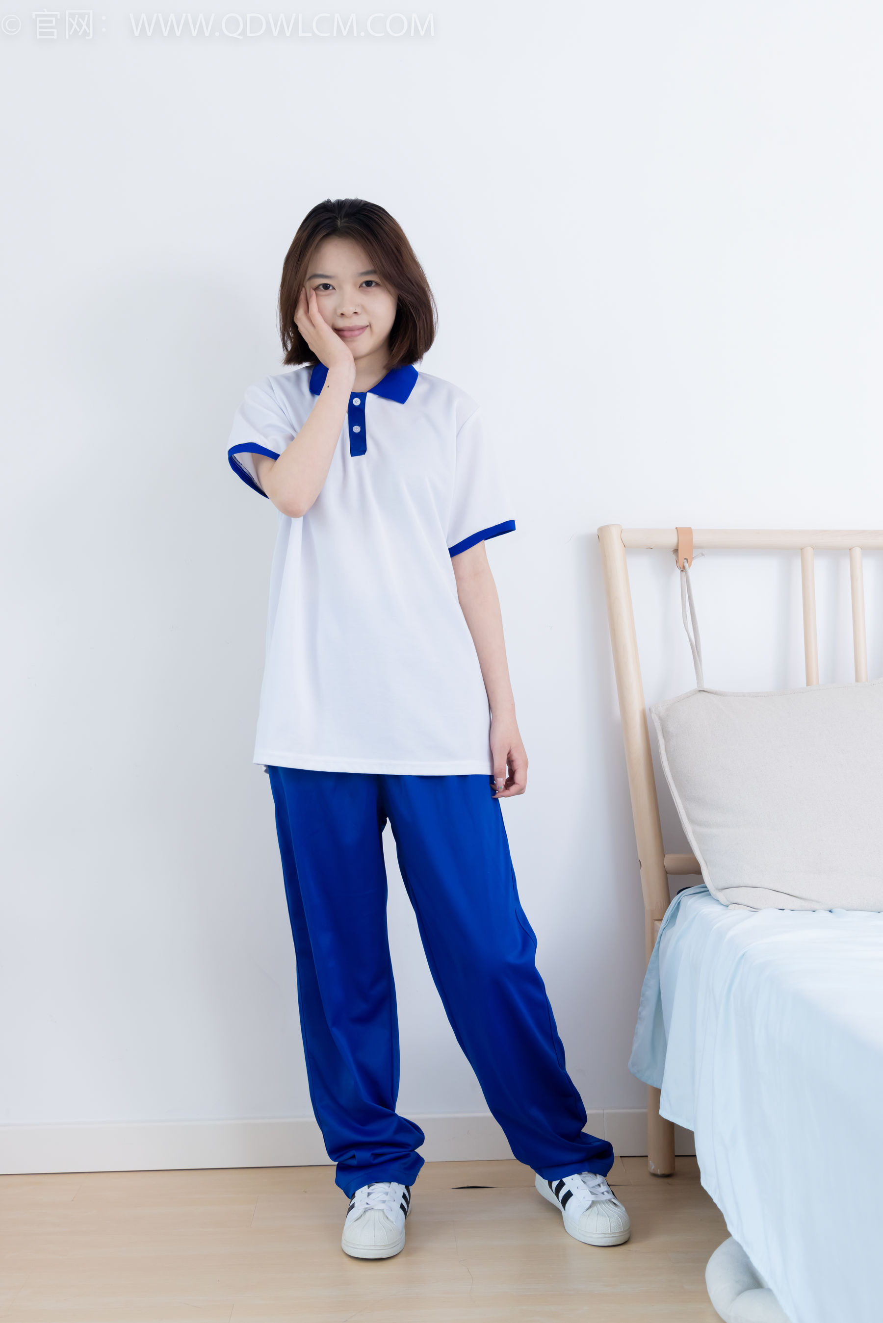 物恋传媒 No.2364 小悦 - 校服、板鞋、白棉袜、裸足/(150P)