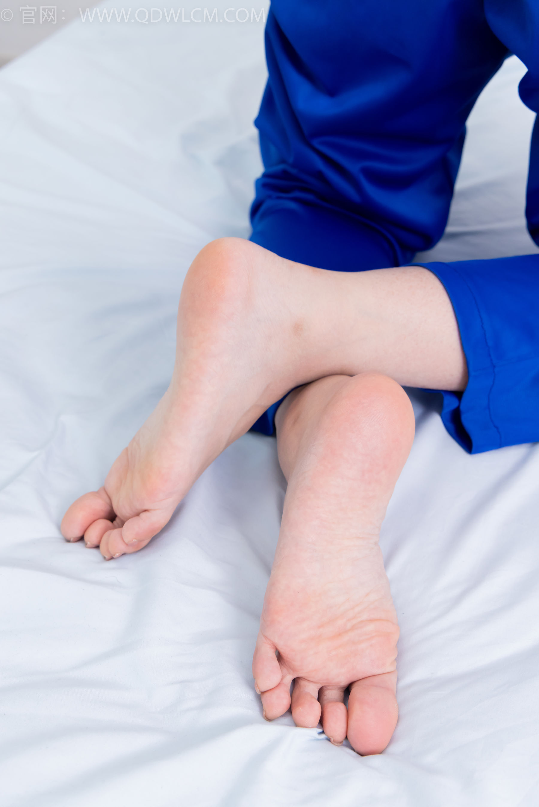 物恋传媒 No.2368 芋头 - 板鞋、白棉袜、裸足/(150P)