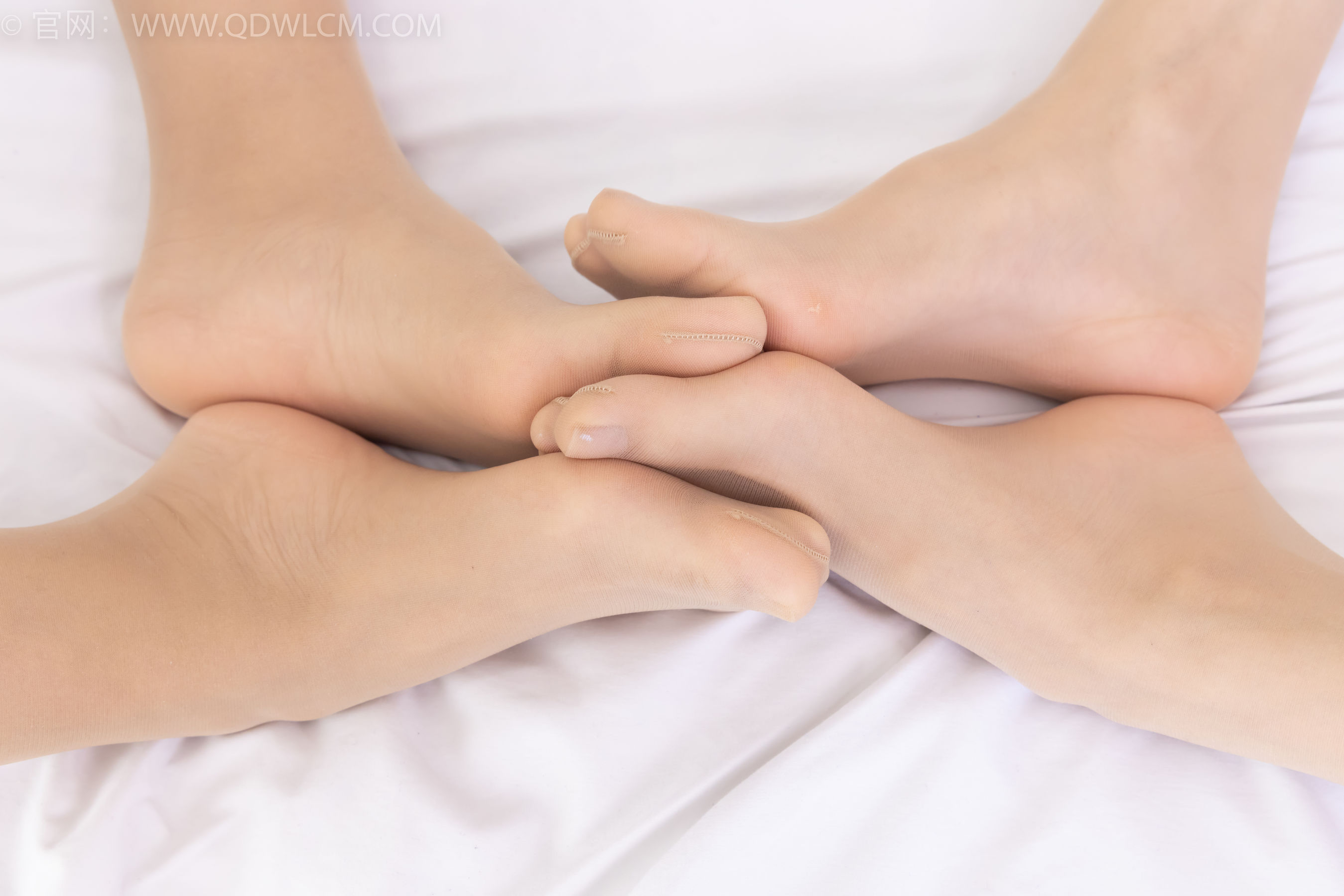 物恋传媒 No.2362 岚岚&茯苓 - 帆布鞋、皮鞋、互相挠脚心剧情/(180P)