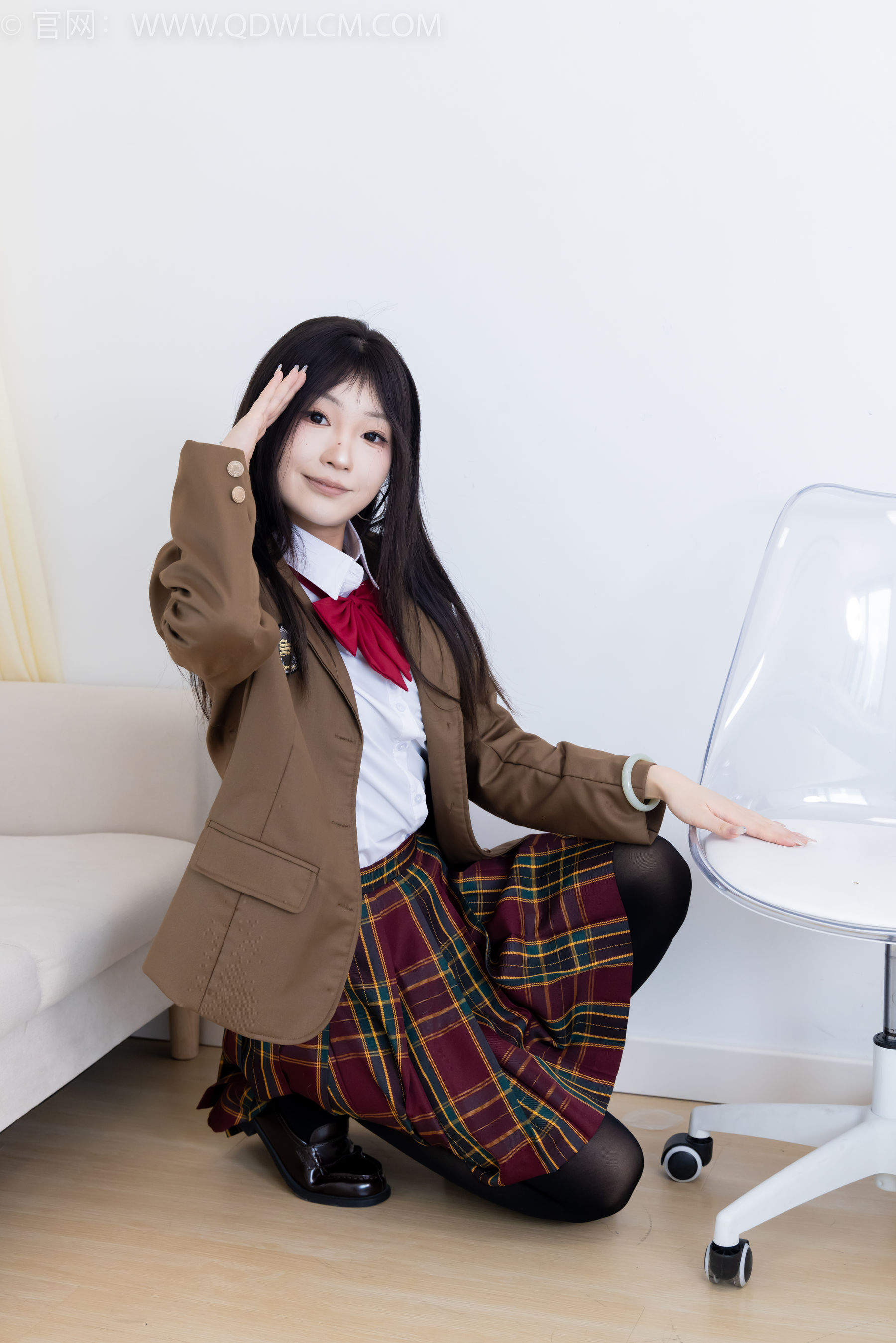 物恋传媒 No.2367 嘟嘟 - 皮鞋、厚黑丝、jk制服/(165P)