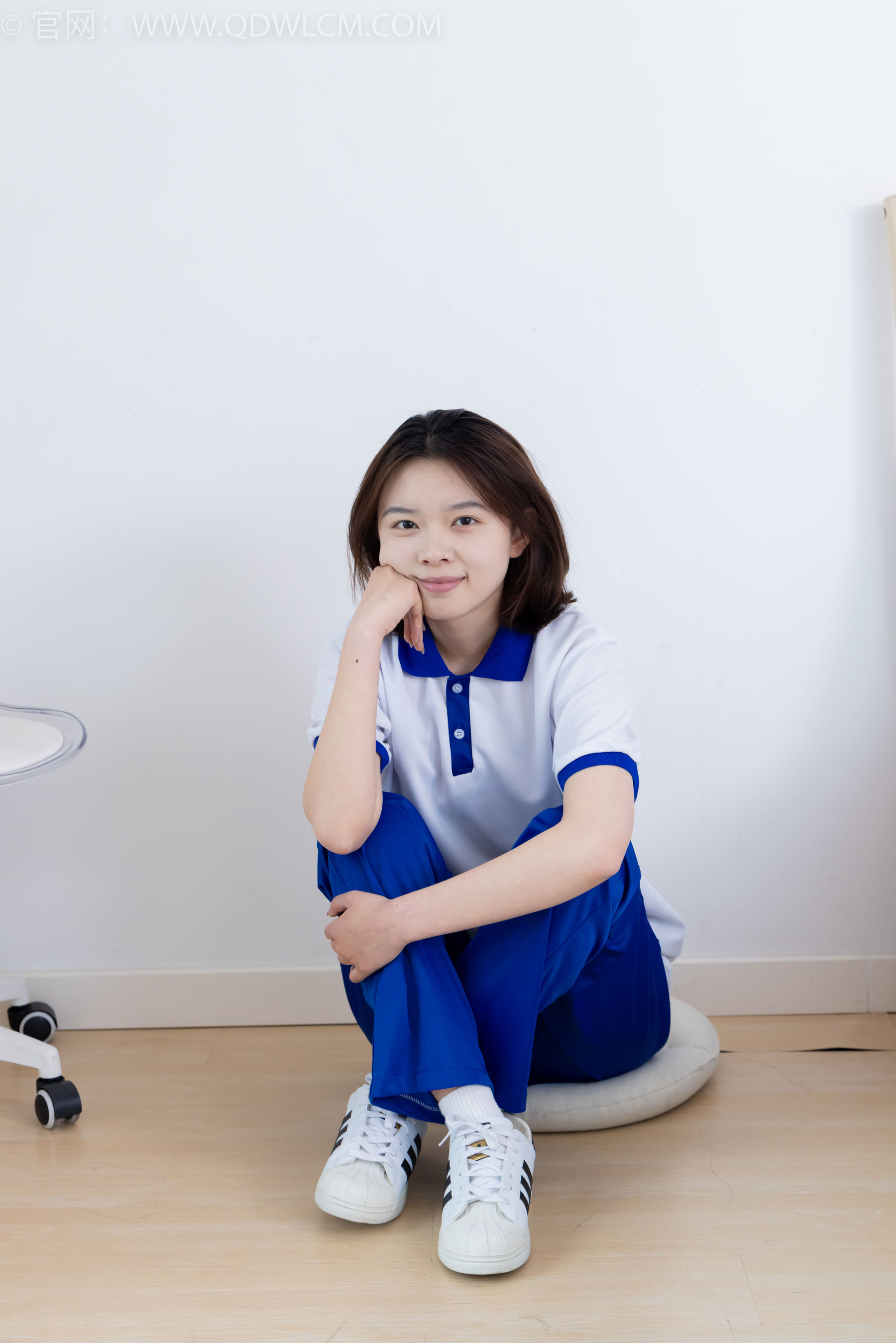 物恋传媒 No.2364 小悦 - 校服、板鞋、白棉袜、裸足/(150P)