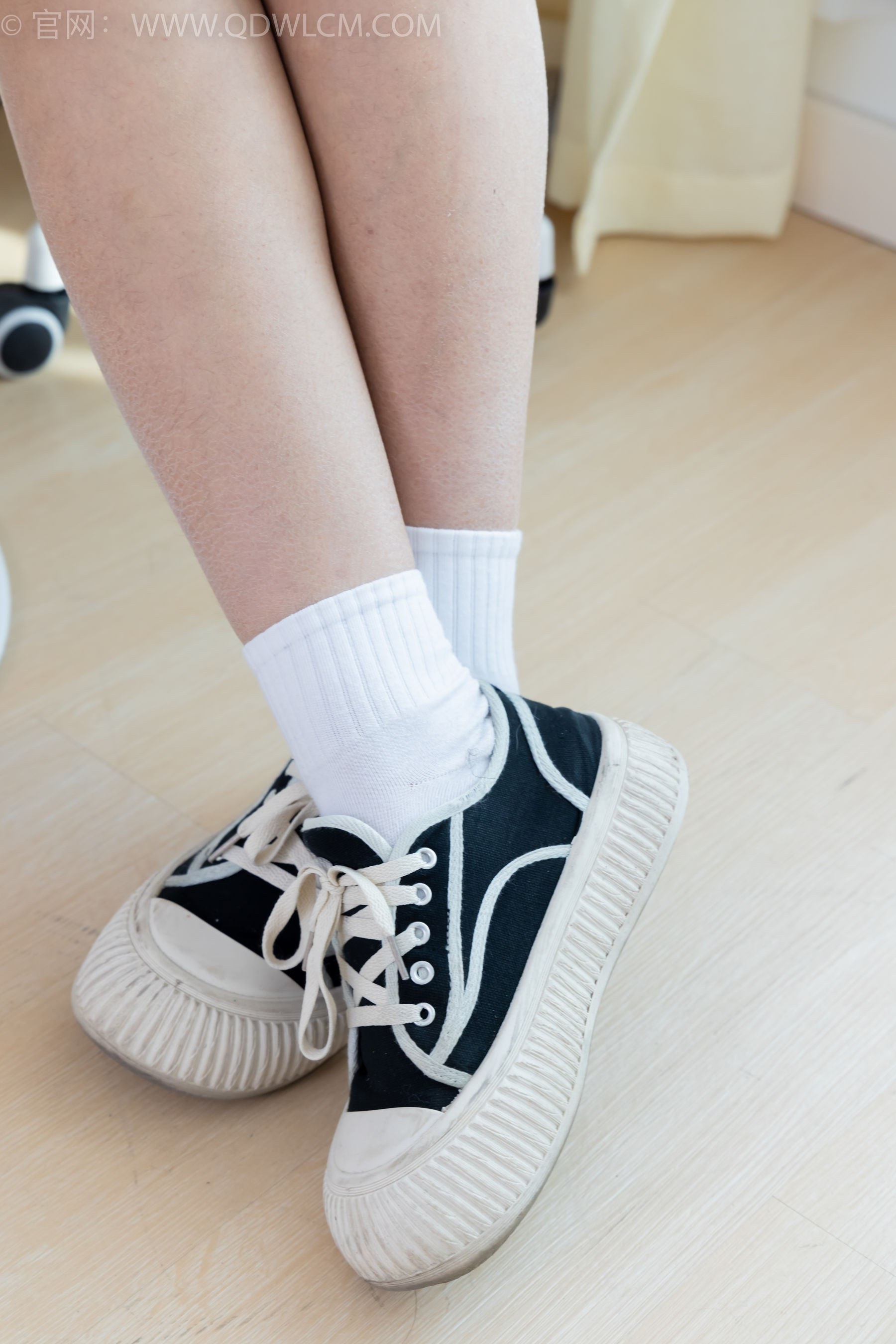 物恋传媒 No.2361 灰灰 - 校服、帆布鞋、白棉袜、裸足/(155P)