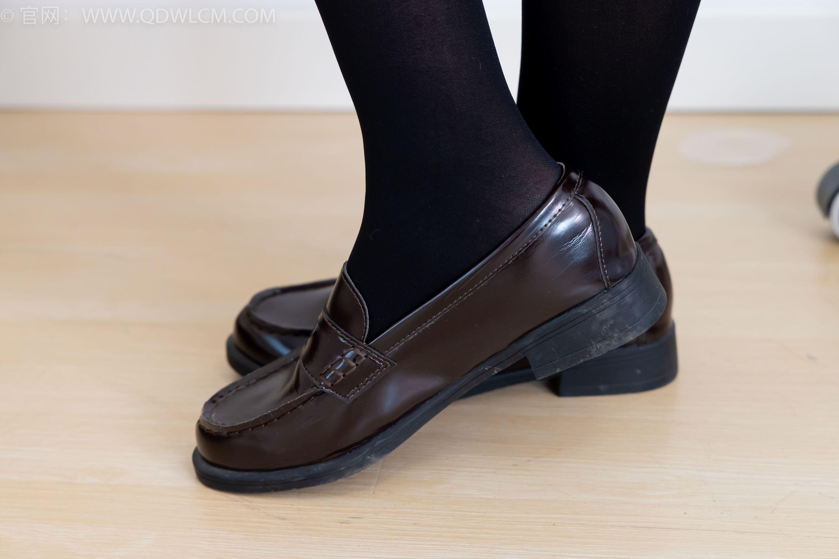 物恋传媒 No.2367 嘟嘟 - 皮鞋、厚黑丝、jk制服/(165P)