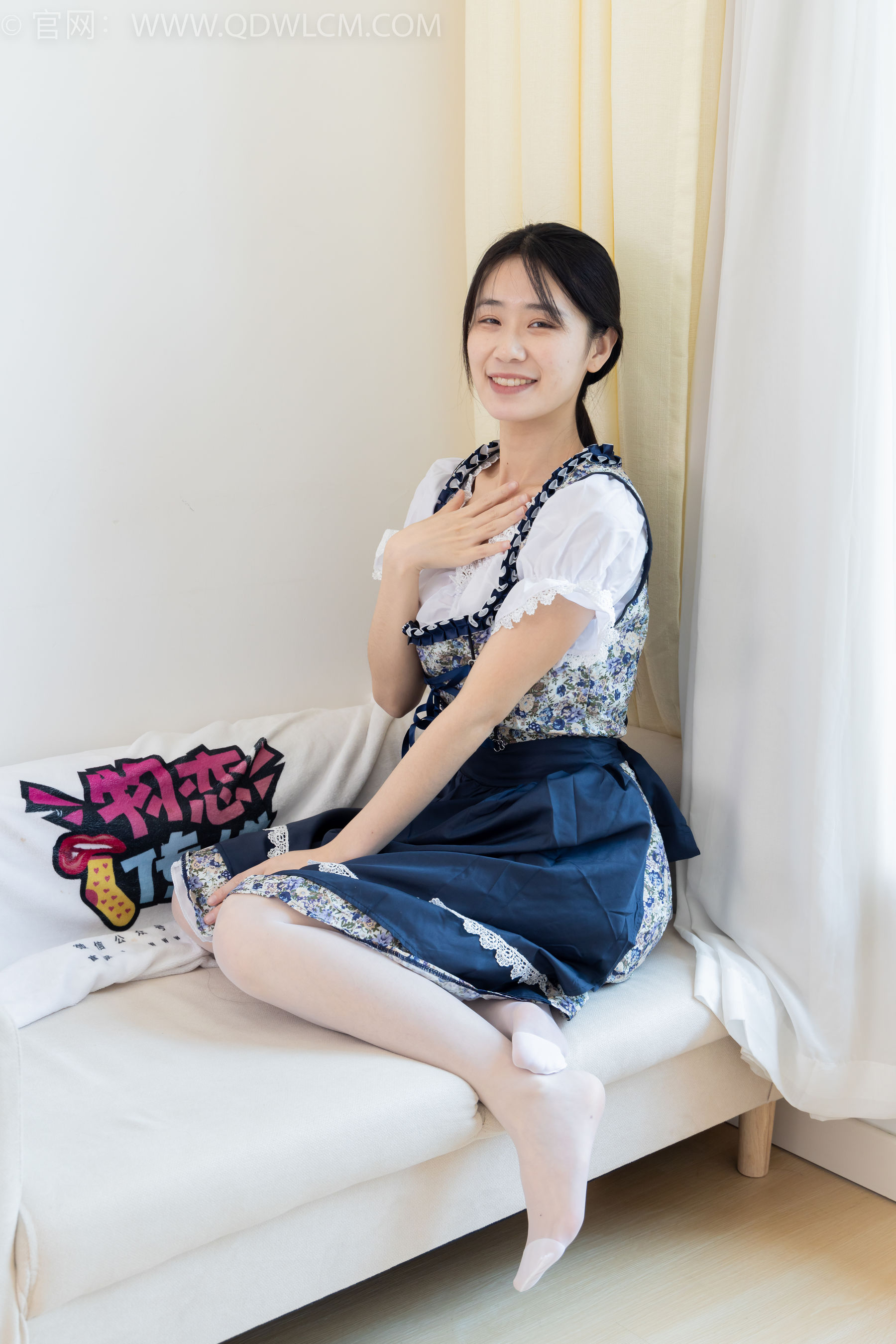 物恋传媒 No.2365 菜菜 - 高跟鞋、薄白丝、裸足/(260P)