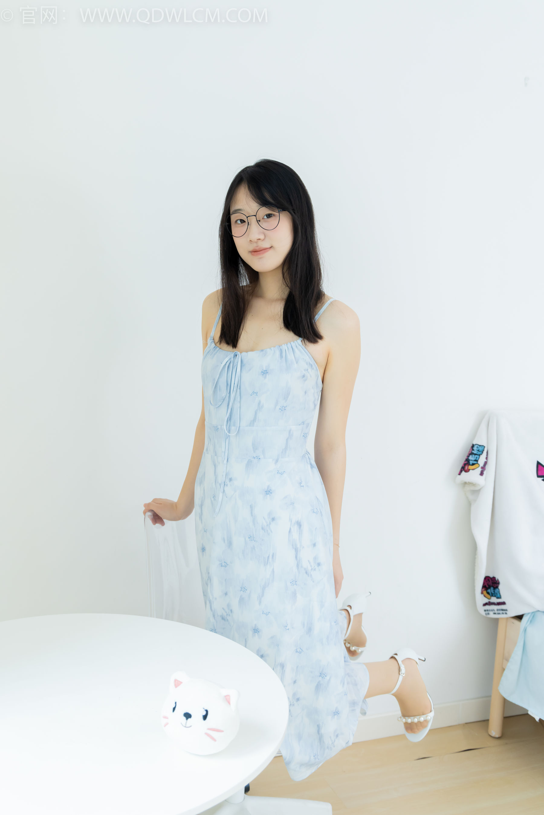 物恋传媒 No.2357 小椿 - 高跟凉鞋、肉丝/(150P)