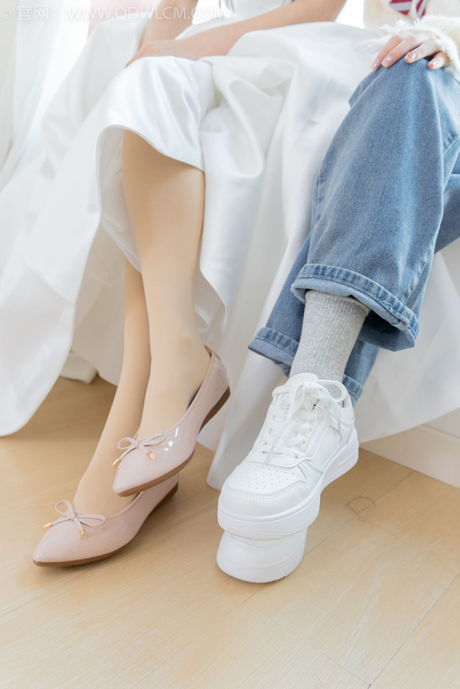 物恋传媒 No.2370 茯苓&欢欢 - 平底鞋、板鞋、厚肉丝、灰色棉袜、薄肉丝/(150P)