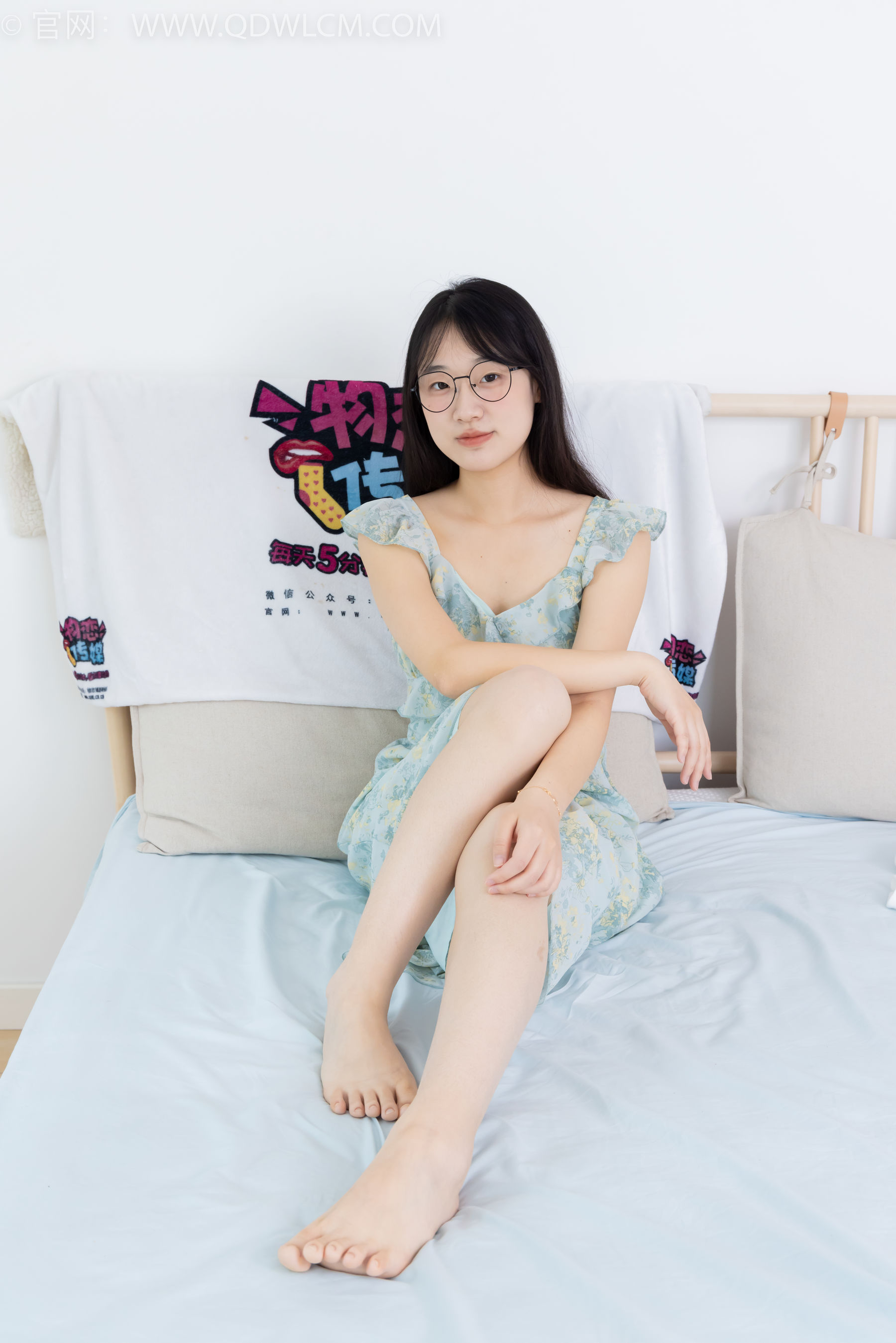 物恋传媒 No.2350 小椿 - 高跟鞋、白棉袜、裸足/(150P)