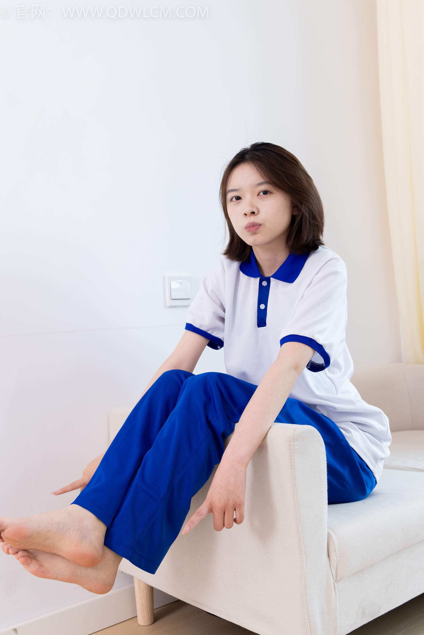 物恋传媒 No.2364 小悦 - 校服、板鞋、白棉袜、裸足/(150P)