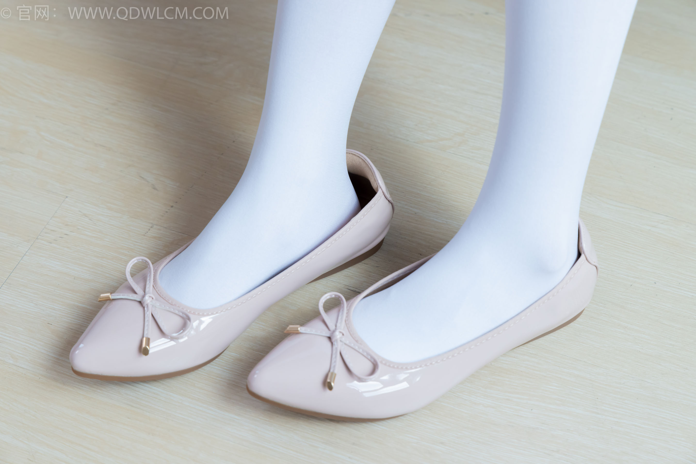 物恋传媒 No.2359 恬恬 - 女仆装、平底鞋、厚白丝、老头乐挠脚剧情/(155P)