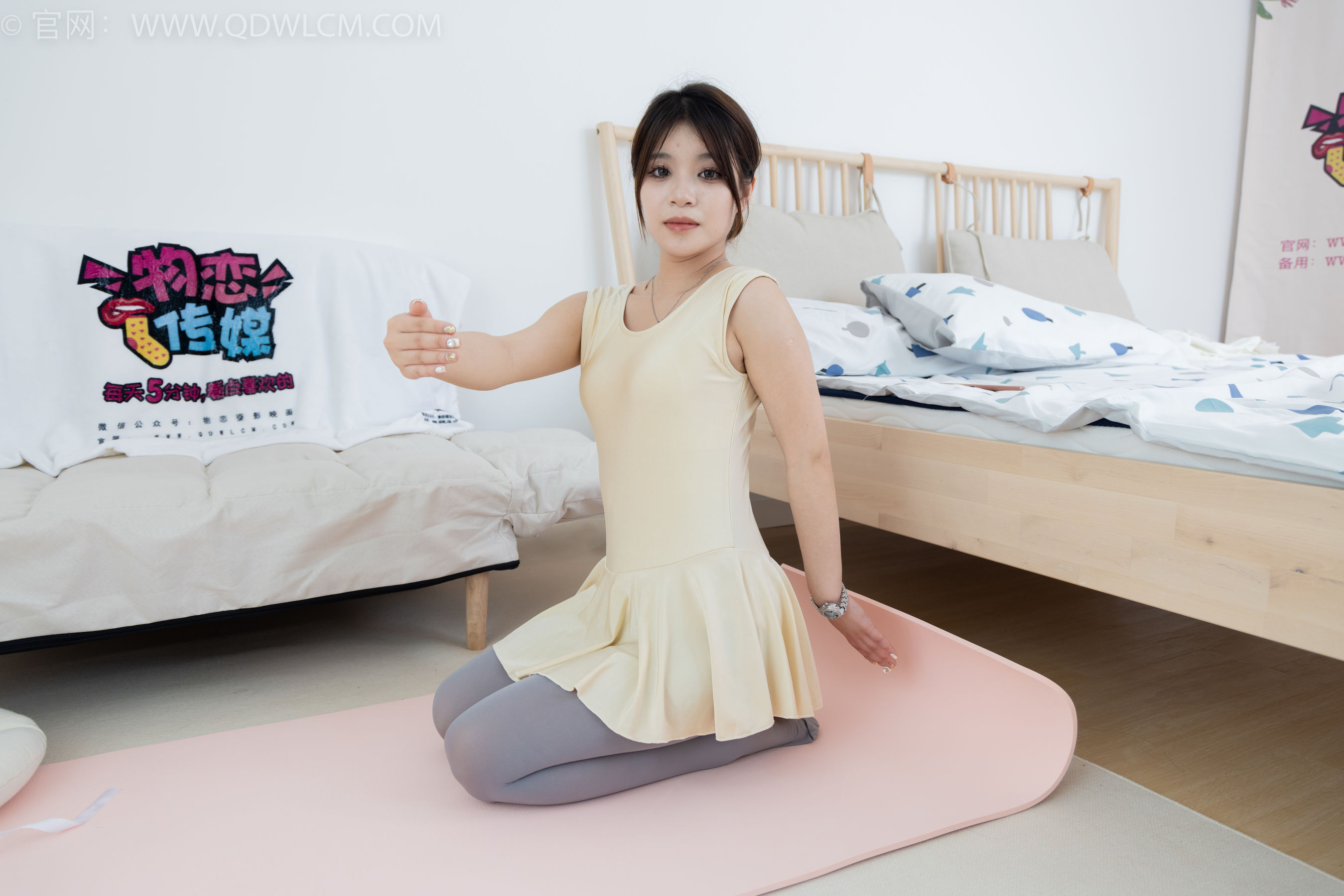 物恋传媒 No.2358 闪闪 - 舞蹈服、舞蹈鞋、白棉袜、厚白丝、厚灰丝、薄肉丝/(150P)