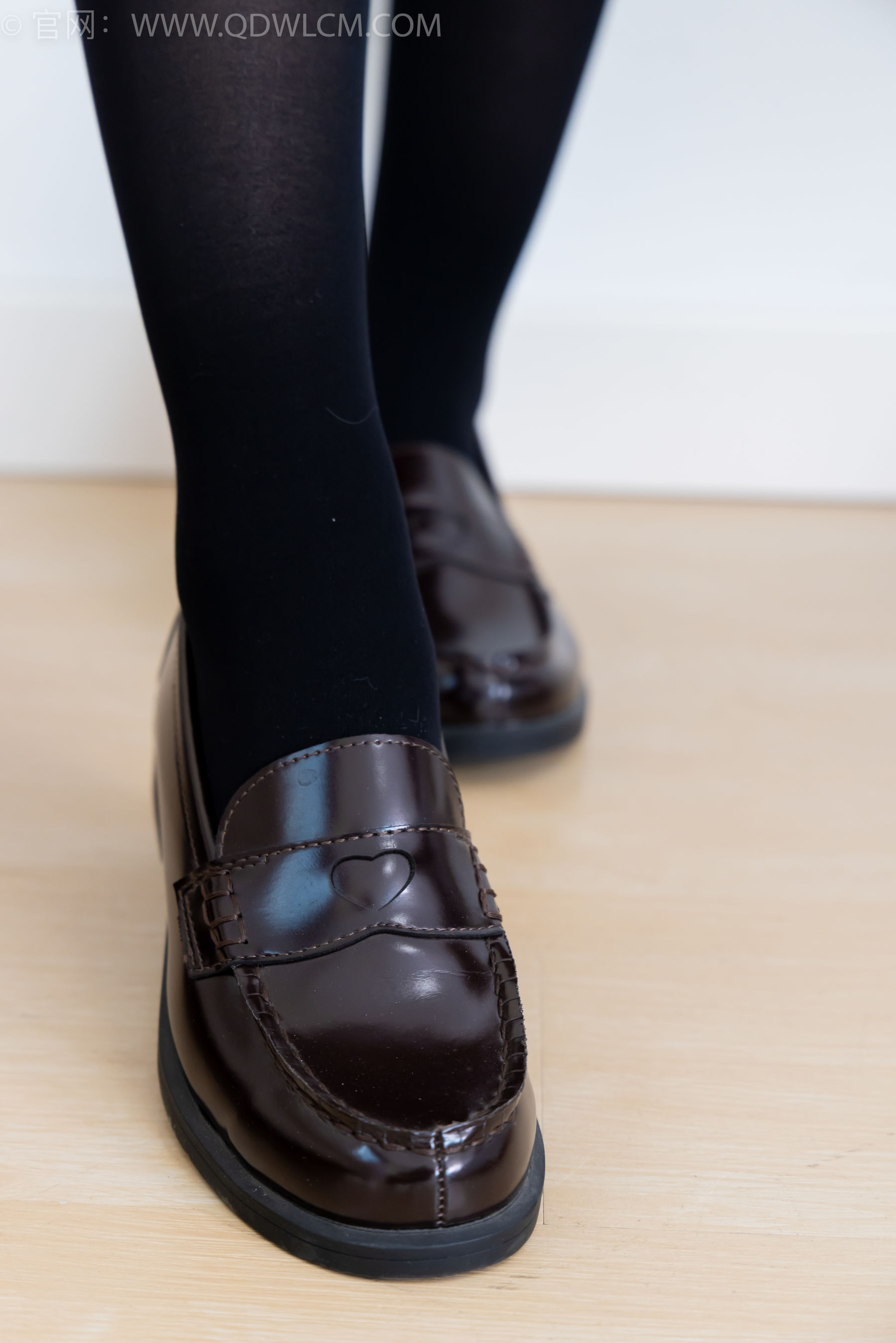 物恋传媒 No.2367 嘟嘟 - 皮鞋、厚黑丝、jk制服/(165P)