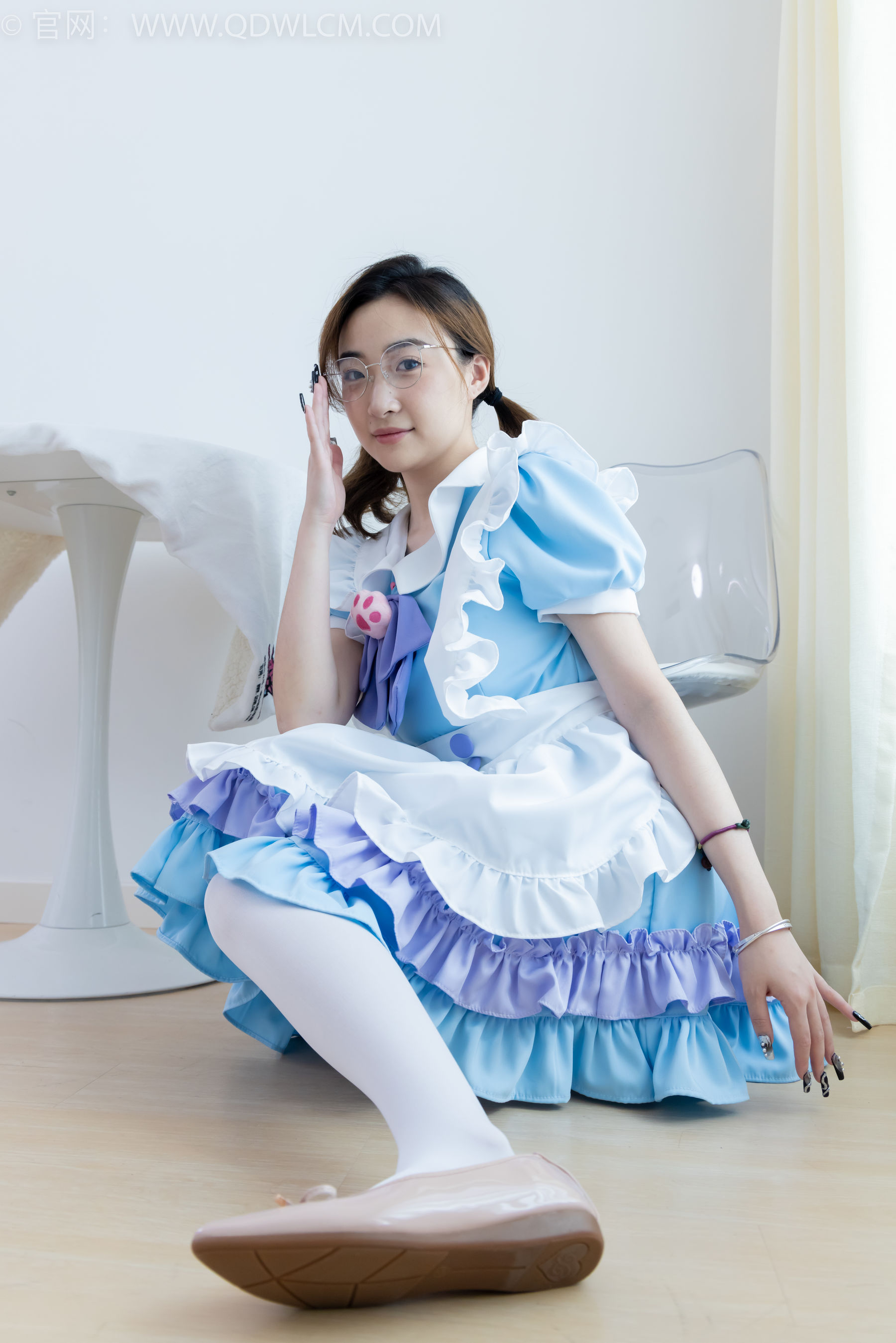 物恋传媒 No.2359 恬恬 - 女仆装、平底鞋、厚白丝、老头乐挠脚剧情/(155P)