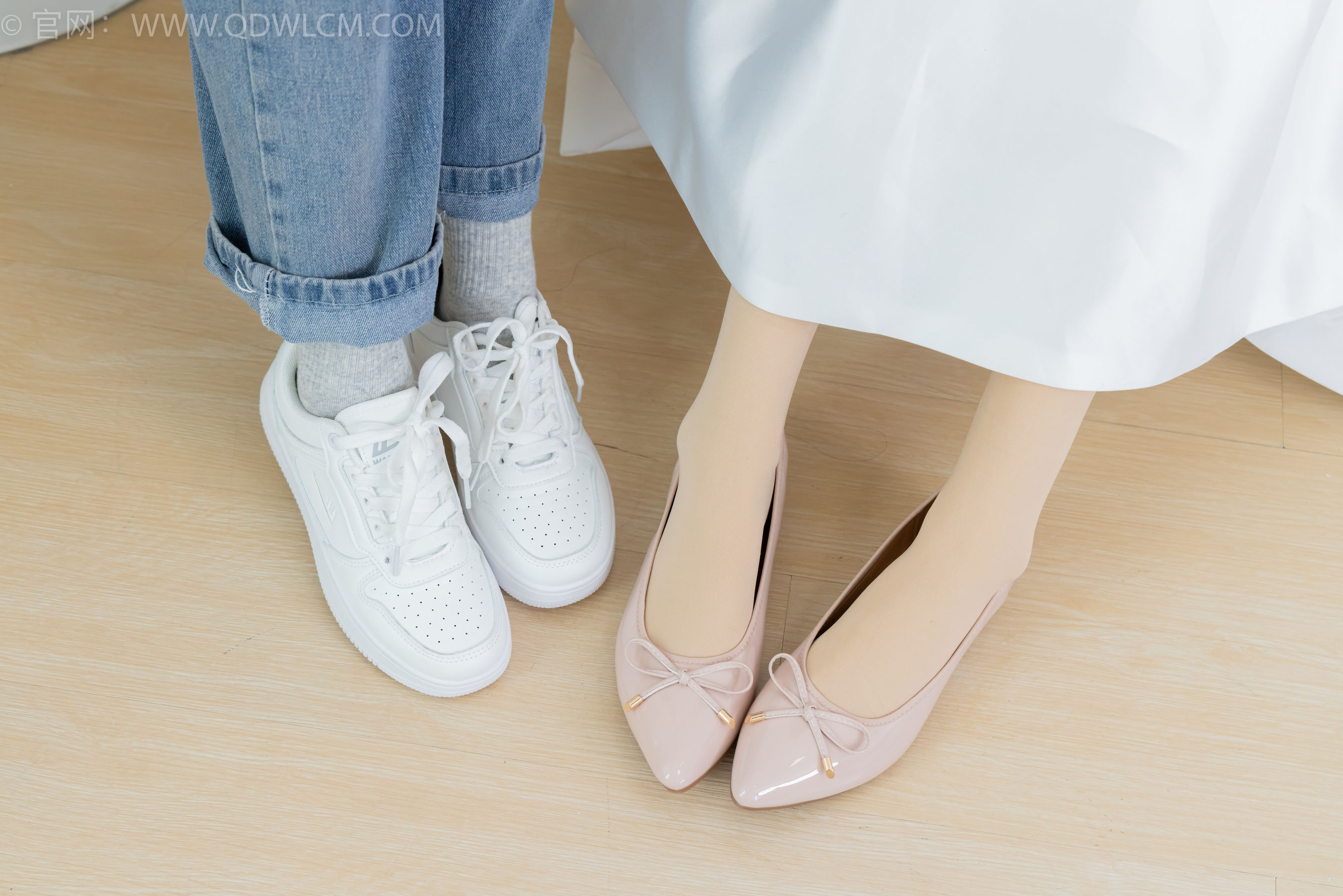 物恋传媒 No.2370 茯苓&欢欢 - 平底鞋、板鞋、厚肉丝、灰色棉袜、薄肉丝/(150P)