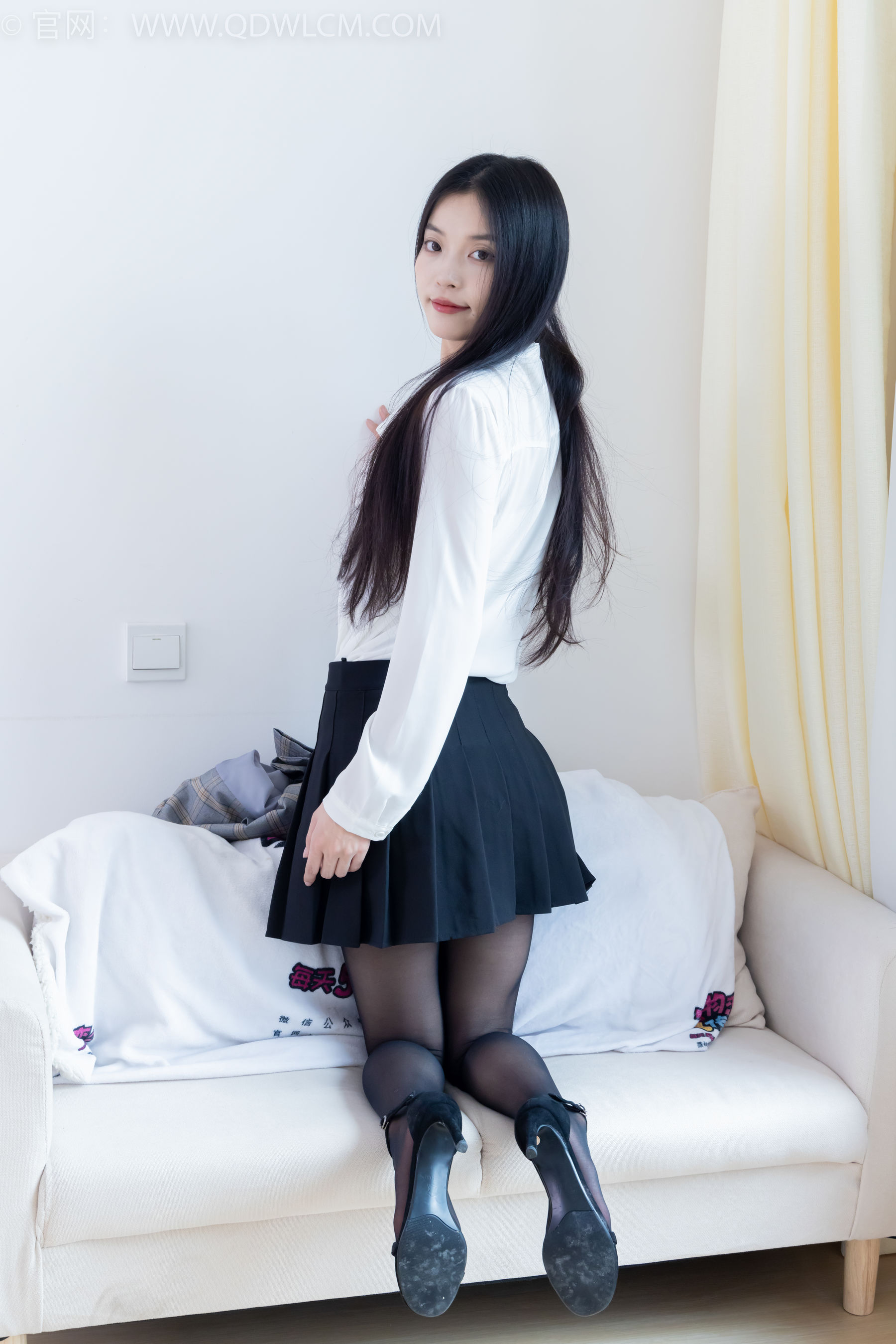 物恋传媒 No.2349 茯苓 - 高跟长靴、高跟凉鞋、厚肉丝、薄黑丝/(175P)