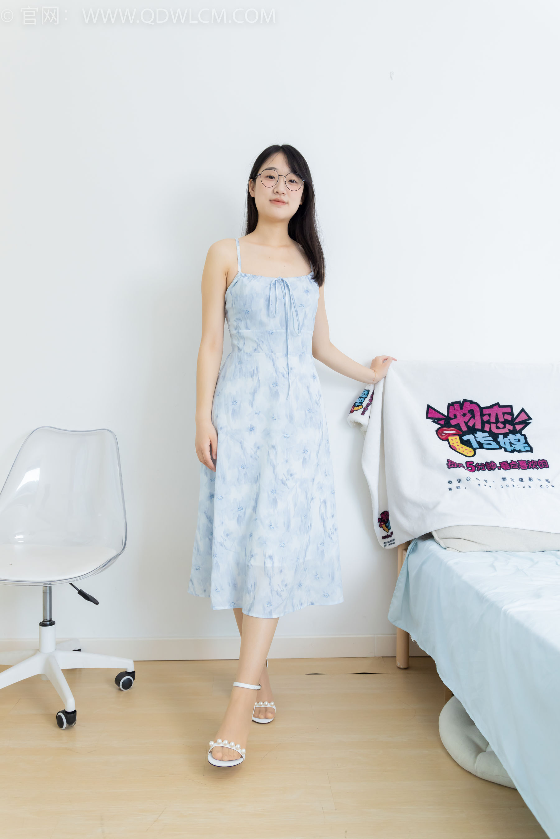 物恋传媒 No.2357 小椿 - 高跟凉鞋、肉丝/(150P)