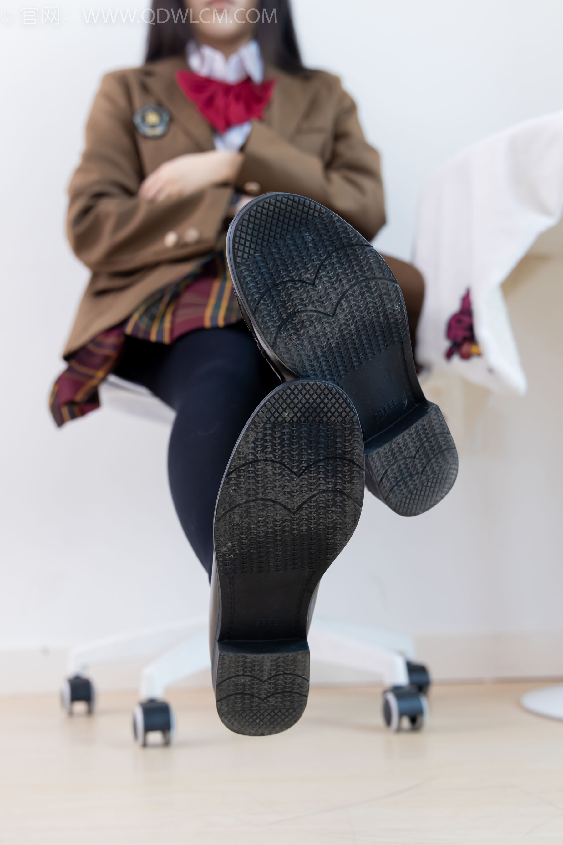 物恋传媒 No.2367 嘟嘟 - 皮鞋、厚黑丝、jk制服/(165P)