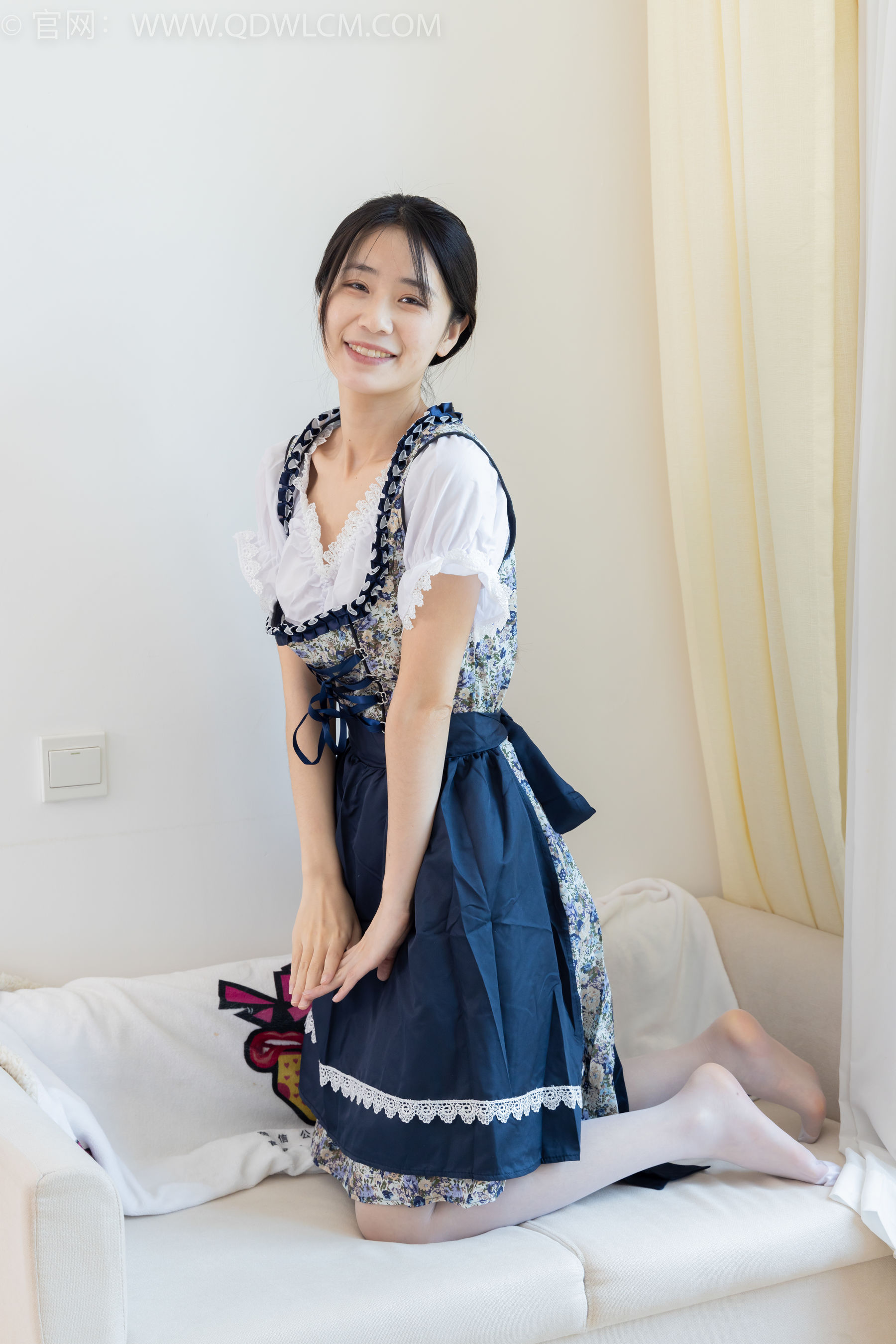 物恋传媒 No.2365 菜菜 - 高跟鞋、薄白丝、裸足/(260P)