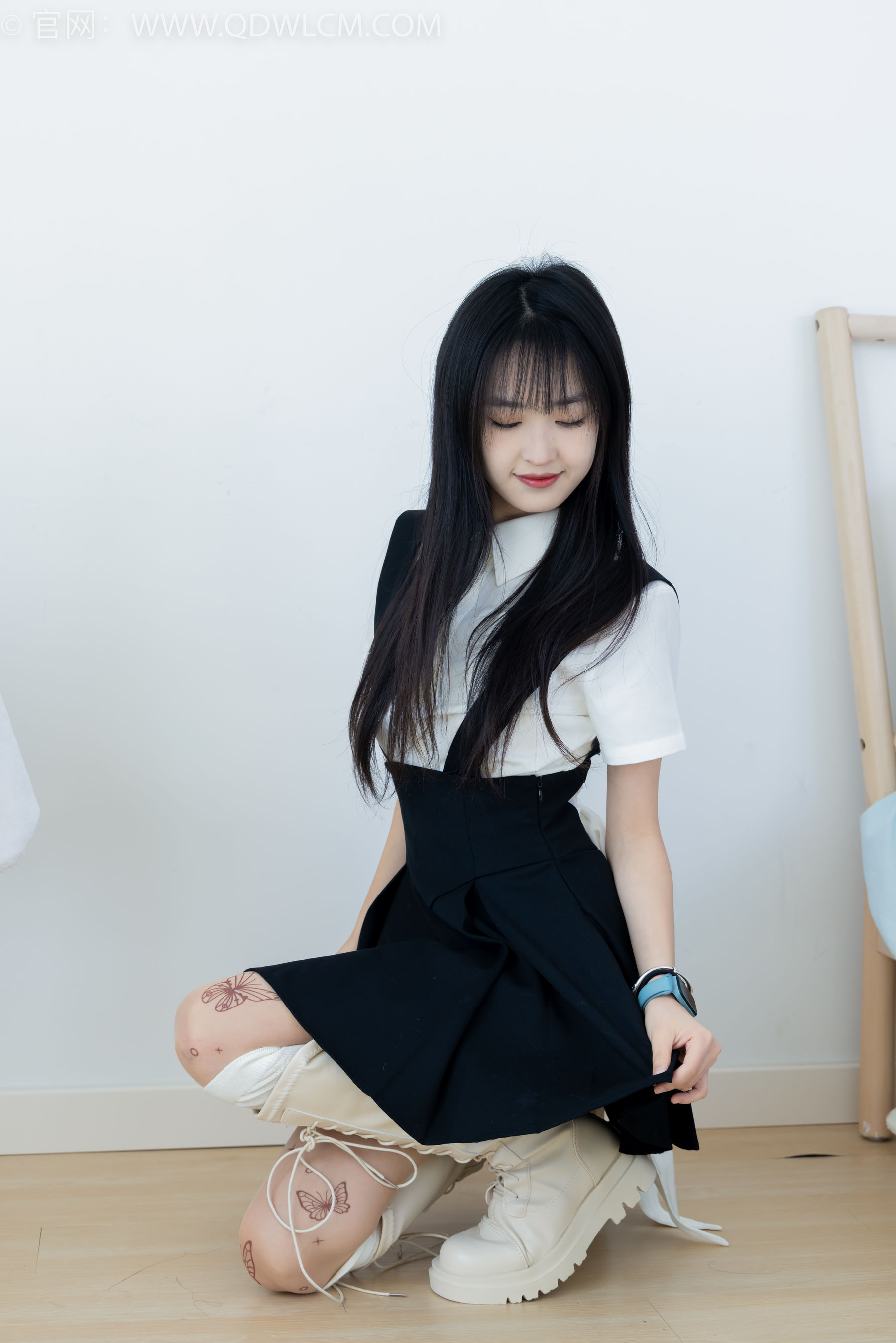 物恋传媒 No.2369 嘉木 - 长靴、长筒小腿白棉袜、蝴蝶薄肉丝/(200P)