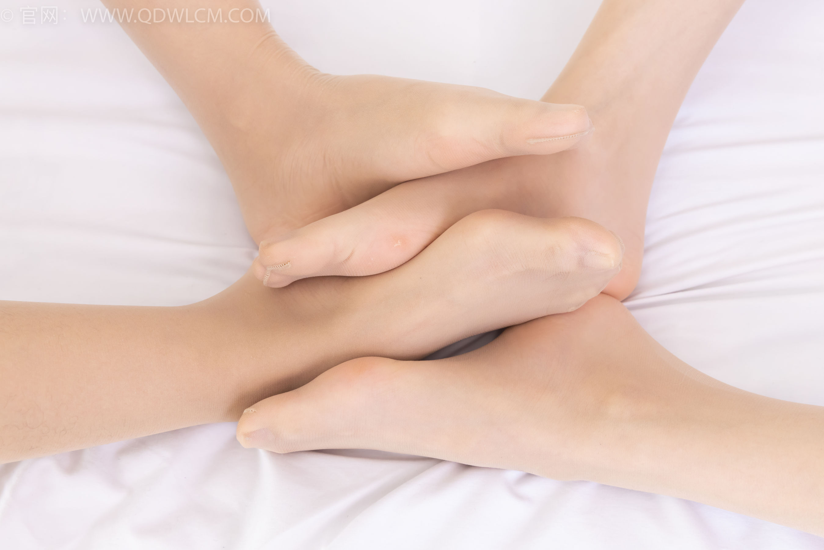 物恋传媒 No.2362 岚岚&茯苓 - 帆布鞋、皮鞋、互相挠脚心剧情/(180P)