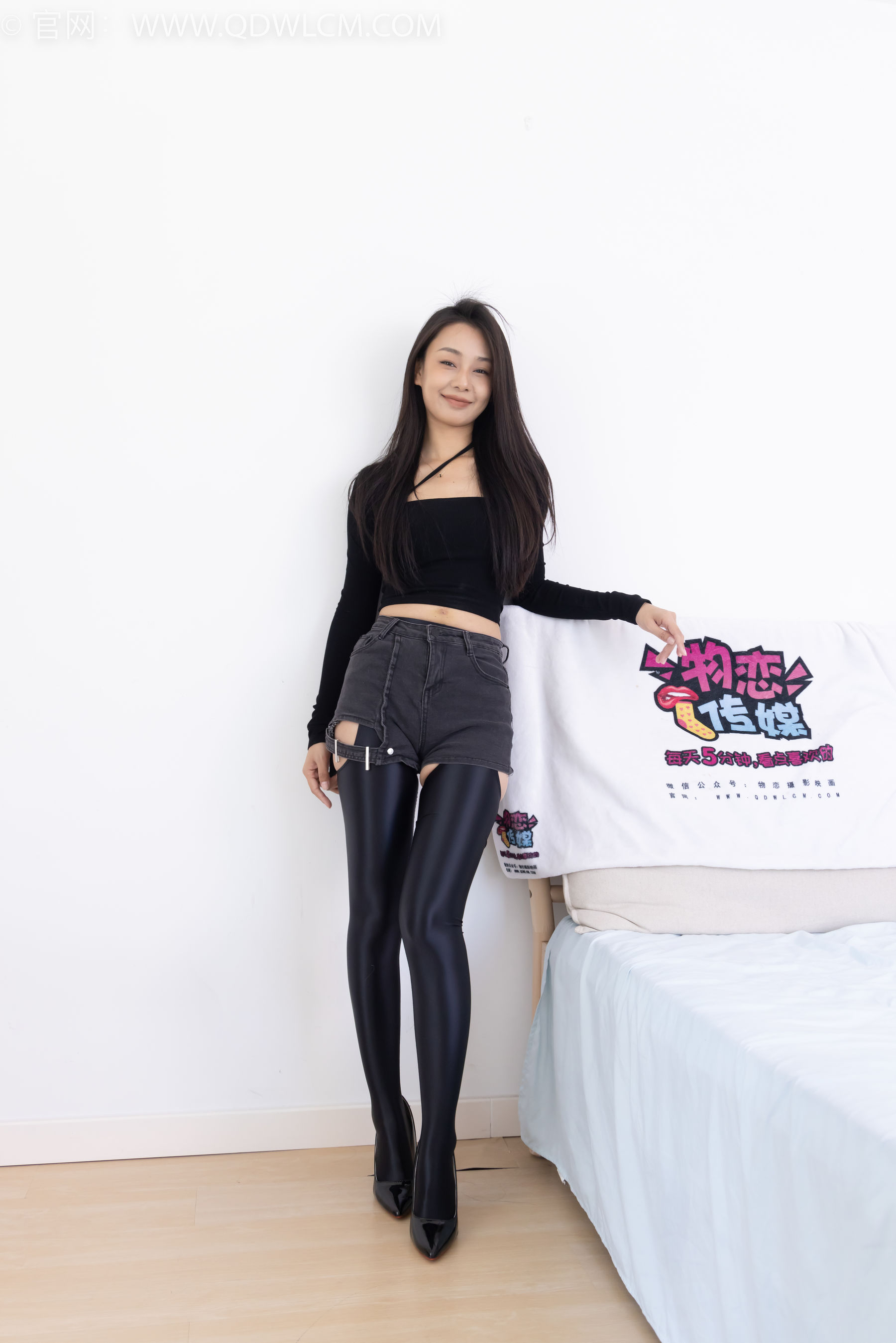 物恋传媒 No.2351 岚岚 - 高跟鞋、油亮厚黑丝吊带袜、昏睡剧情/(157P)