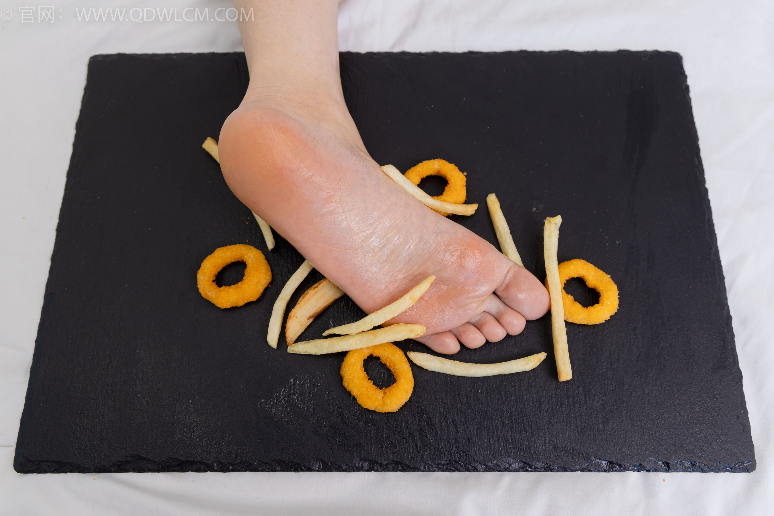 物恋传媒 No.2365 菜菜 - 高跟鞋、薄白丝、裸足/(260P)