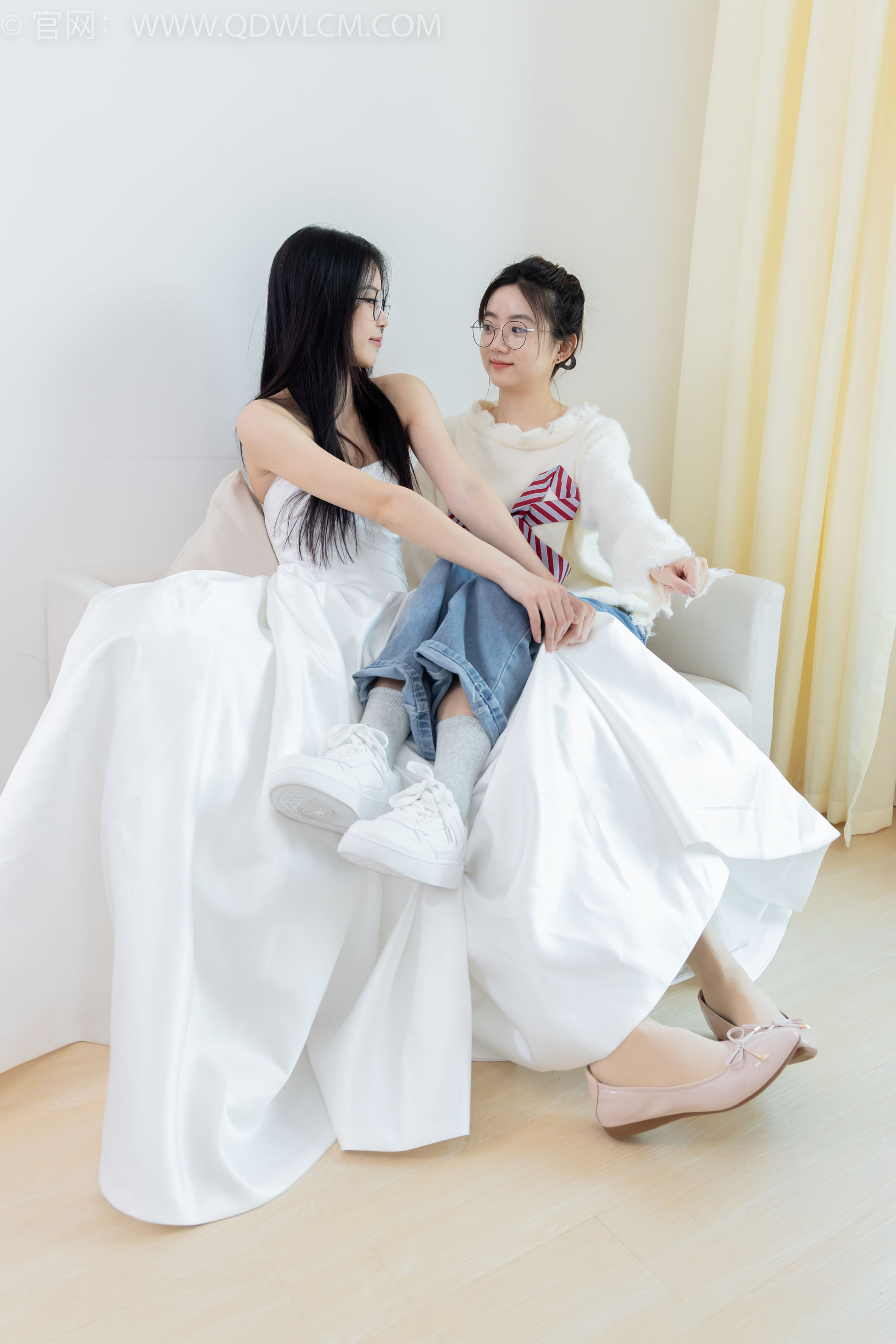 物恋传媒 No.2370 茯苓&欢欢 - 平底鞋、板鞋、厚肉丝、灰色棉袜、薄肉丝/(150P)