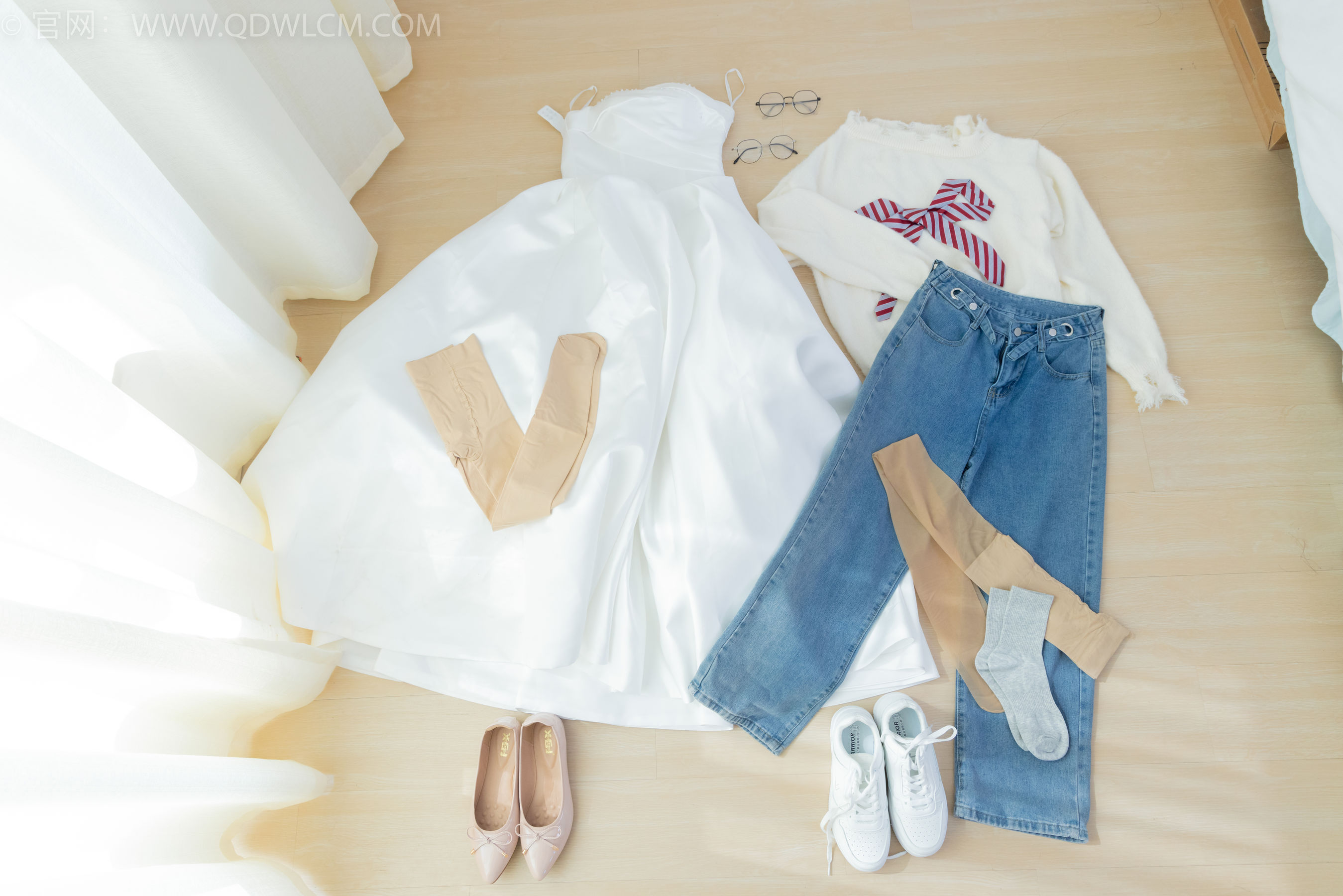 物恋传媒 No.2370 茯苓&欢欢 - 平底鞋、板鞋、厚肉丝、灰色棉袜、薄肉丝/(150P)