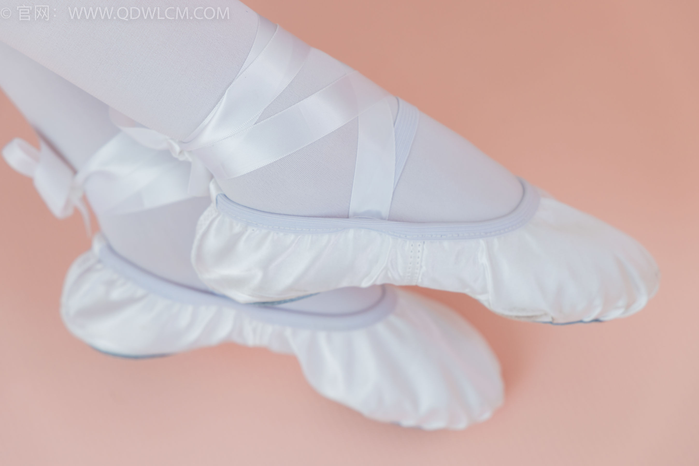 物恋传媒 No.2358 闪闪 - 舞蹈服、舞蹈鞋、白棉袜、厚白丝、厚灰丝、薄肉丝/(150P)