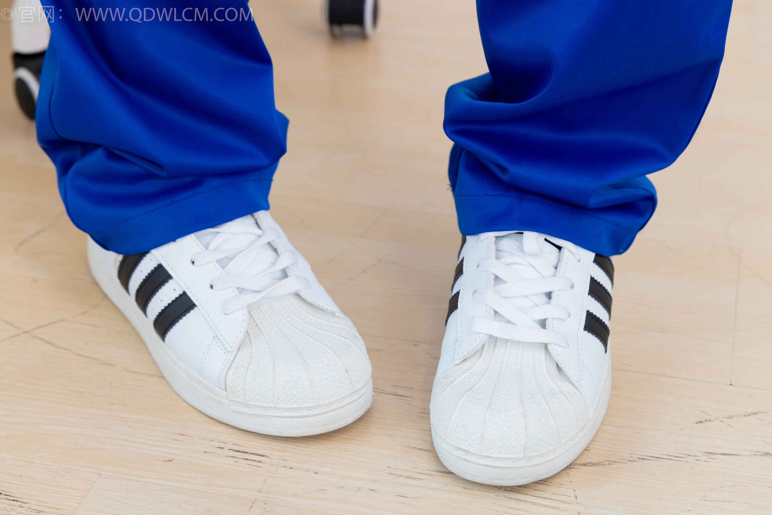 物恋传媒 No.2368 芋头 - 板鞋、白棉袜、裸足/(150P)